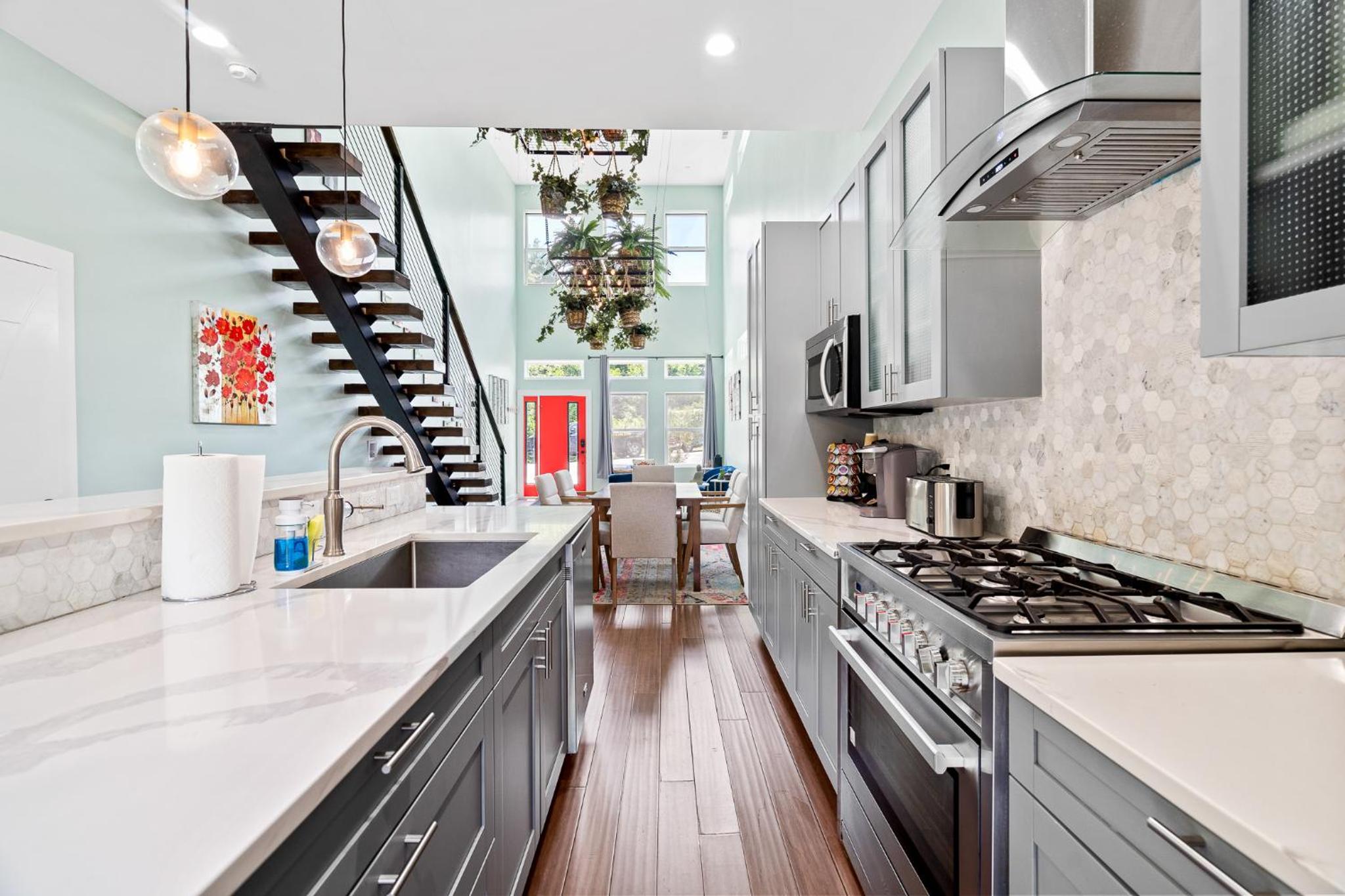 Cozy Escape in Downtown view 3