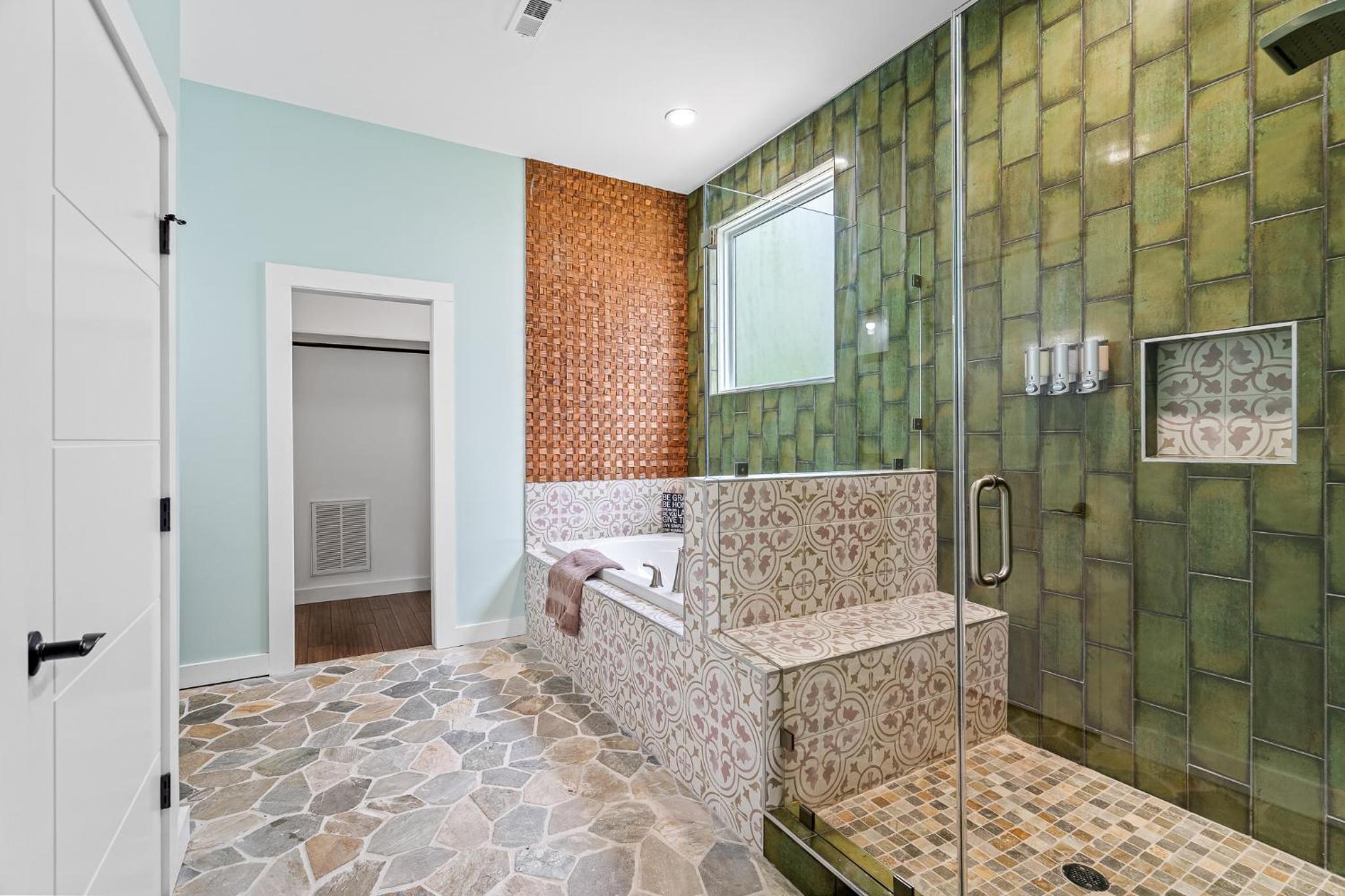 Cozy Escape in Downtown view 4