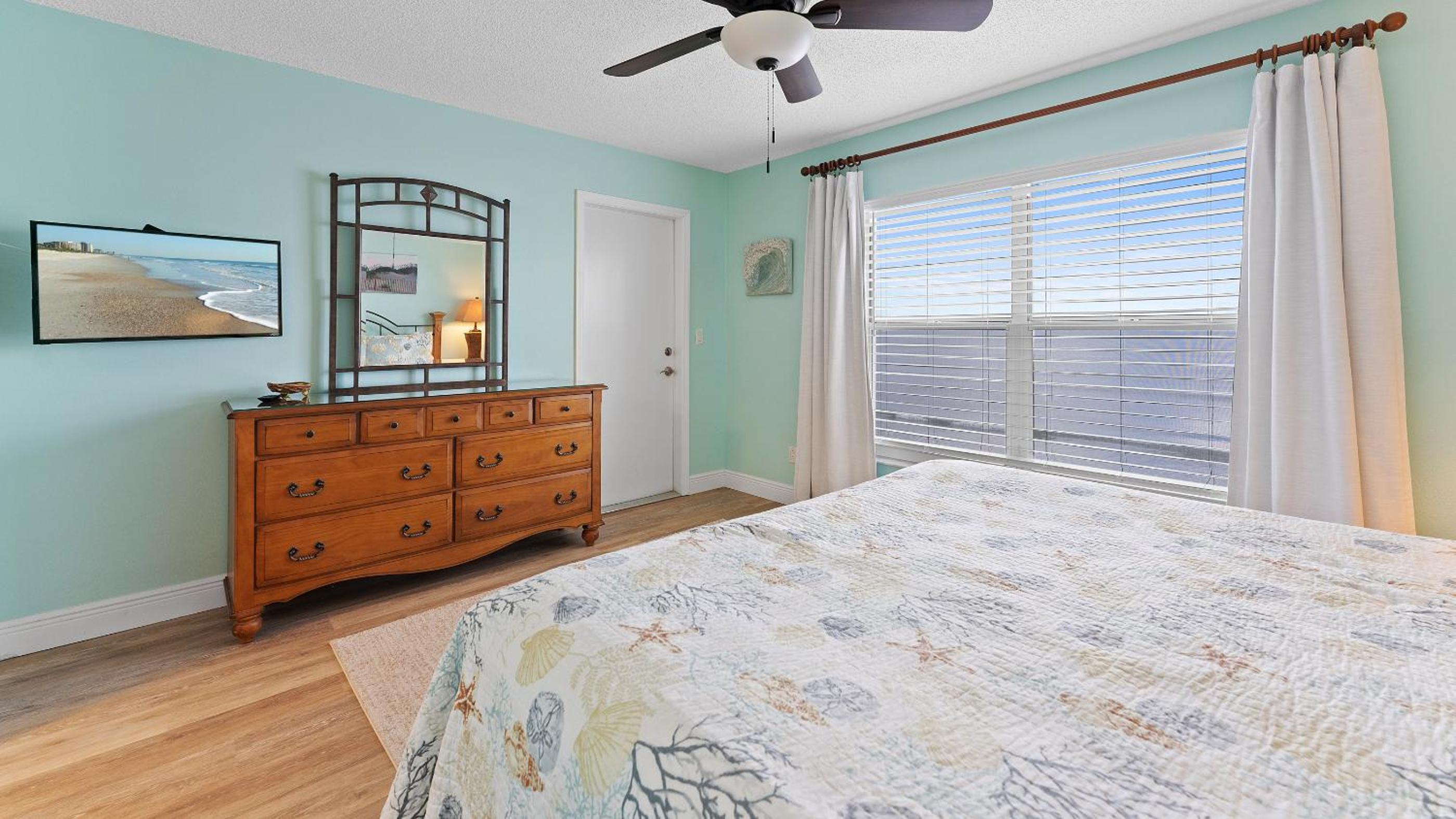 Direct oceanfront and beach view with the best complex amenities!