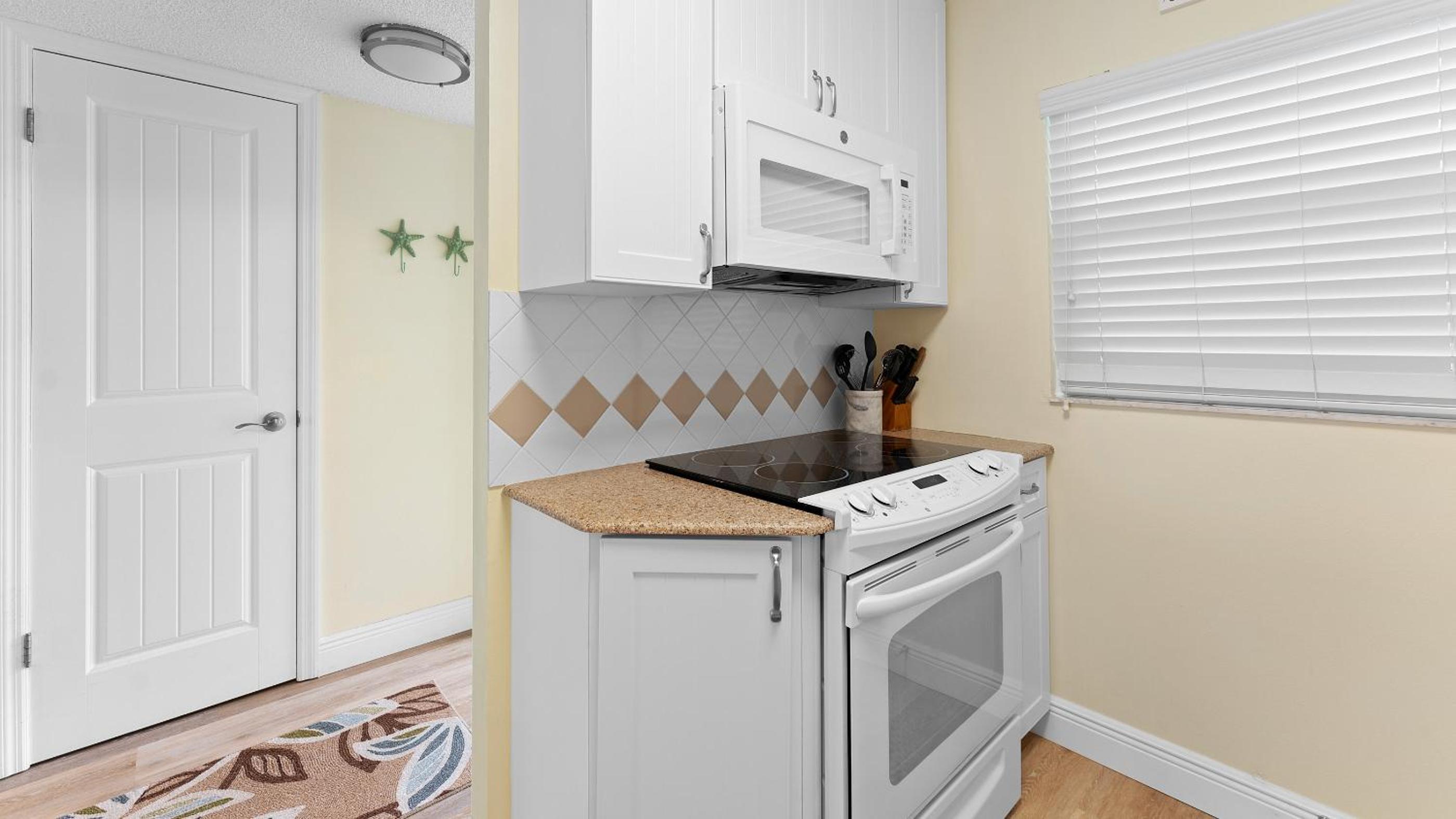 Direct oceanfront and beach view with the best complex amenities!