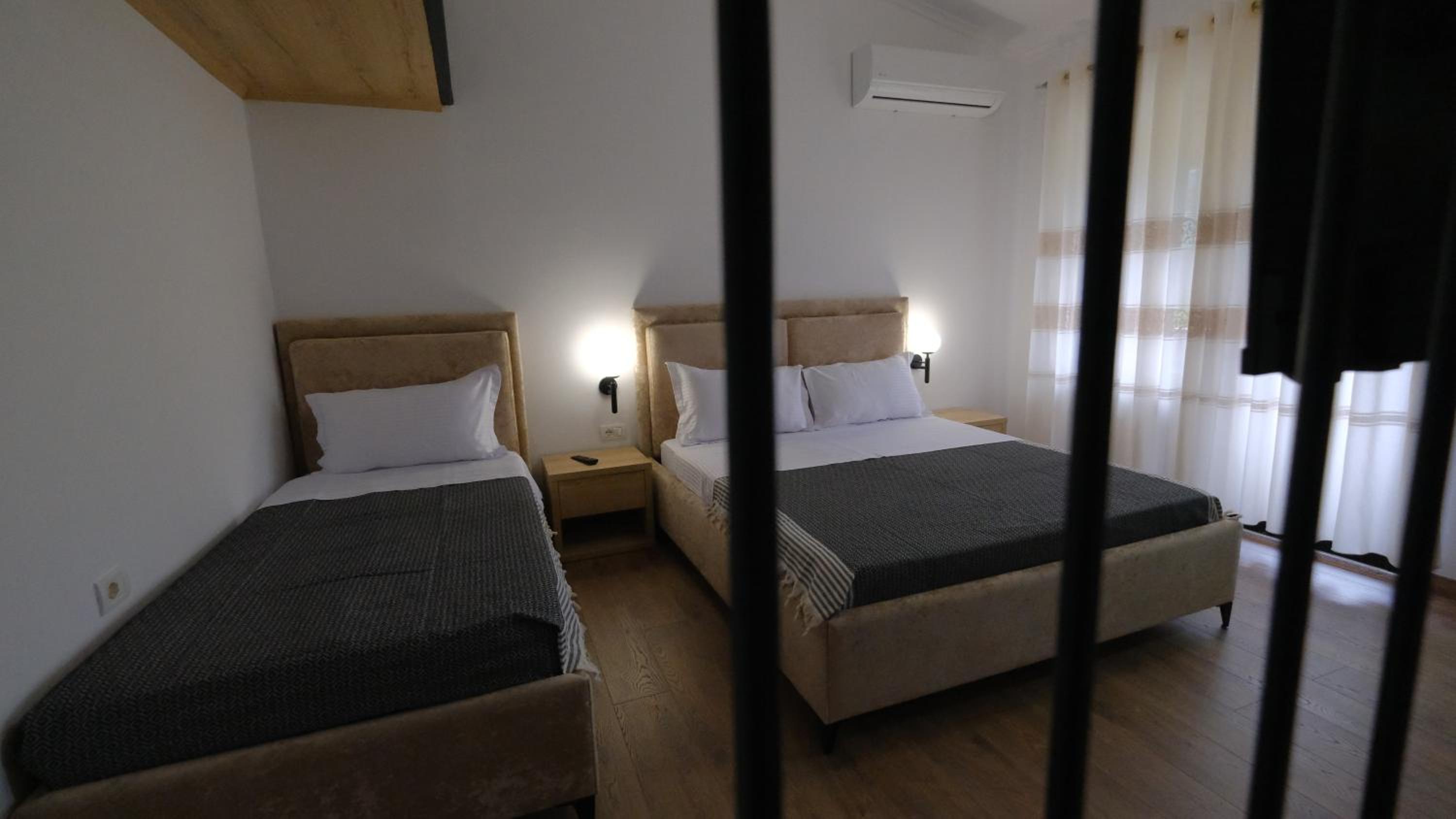 Salillari Guest house & Restaurant