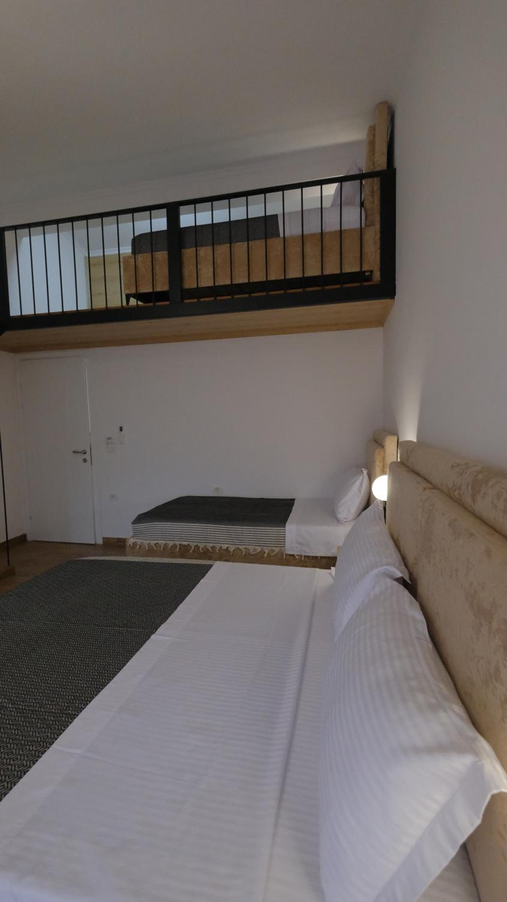 Salillari Guest house & Restaurant
