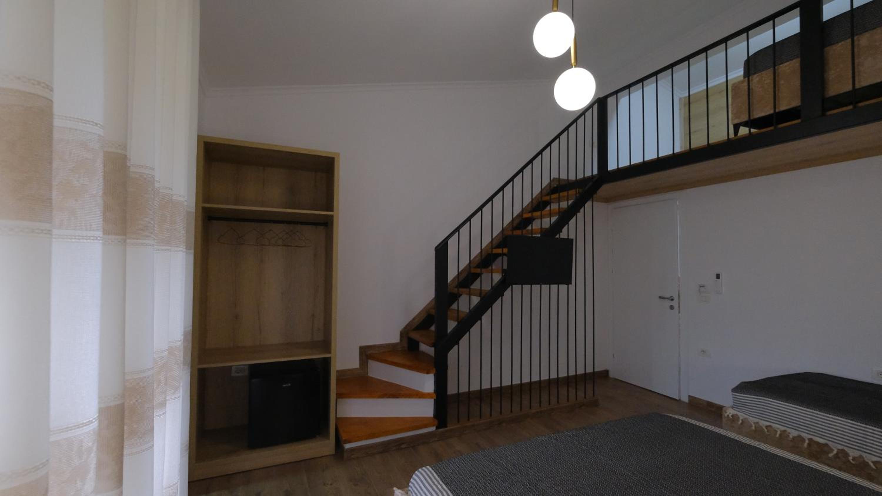 Salillari Guest house & Restaurant