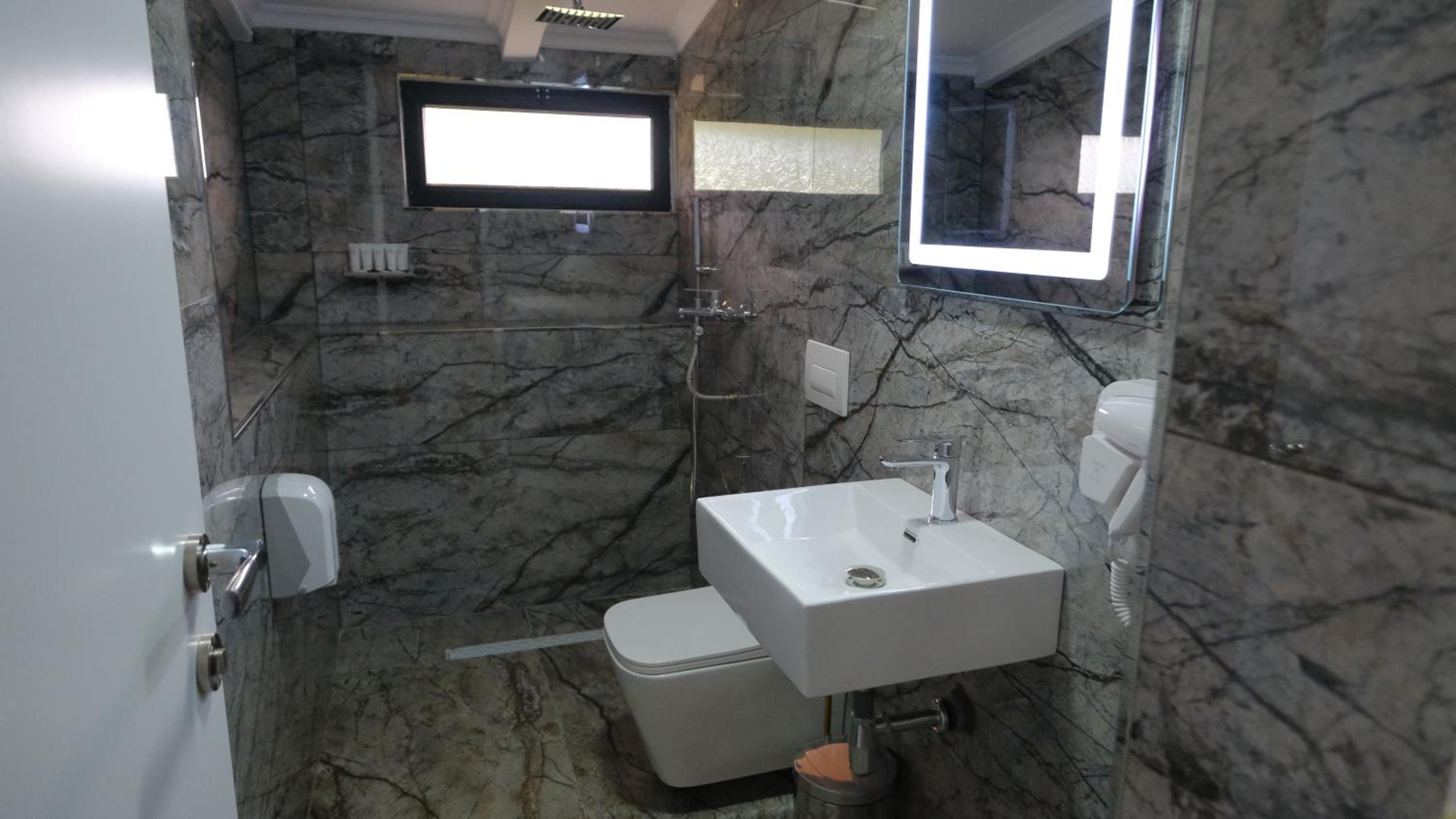 Salillari Guest house & Restaurant