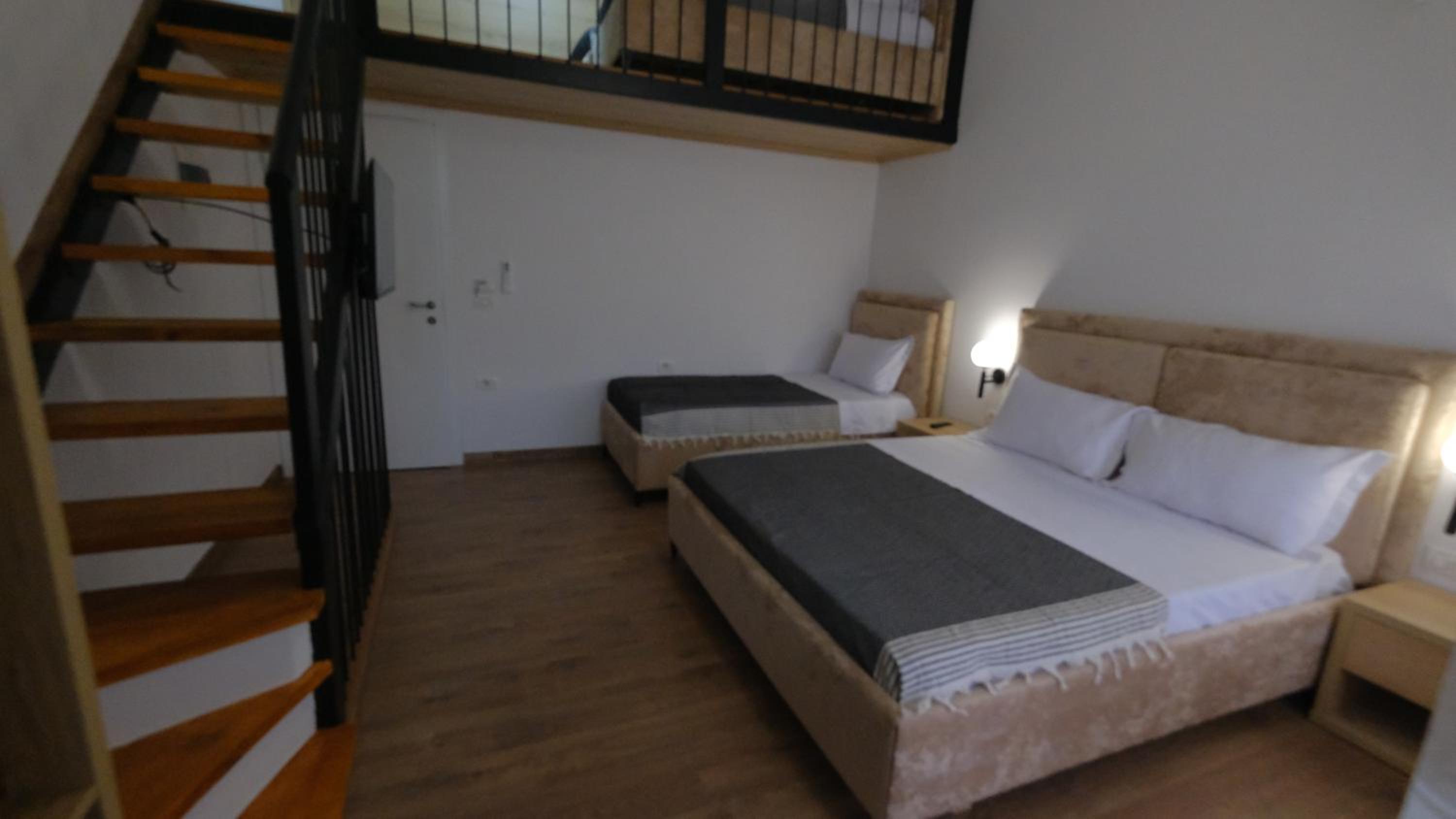 Salillari Guest house & Restaurant