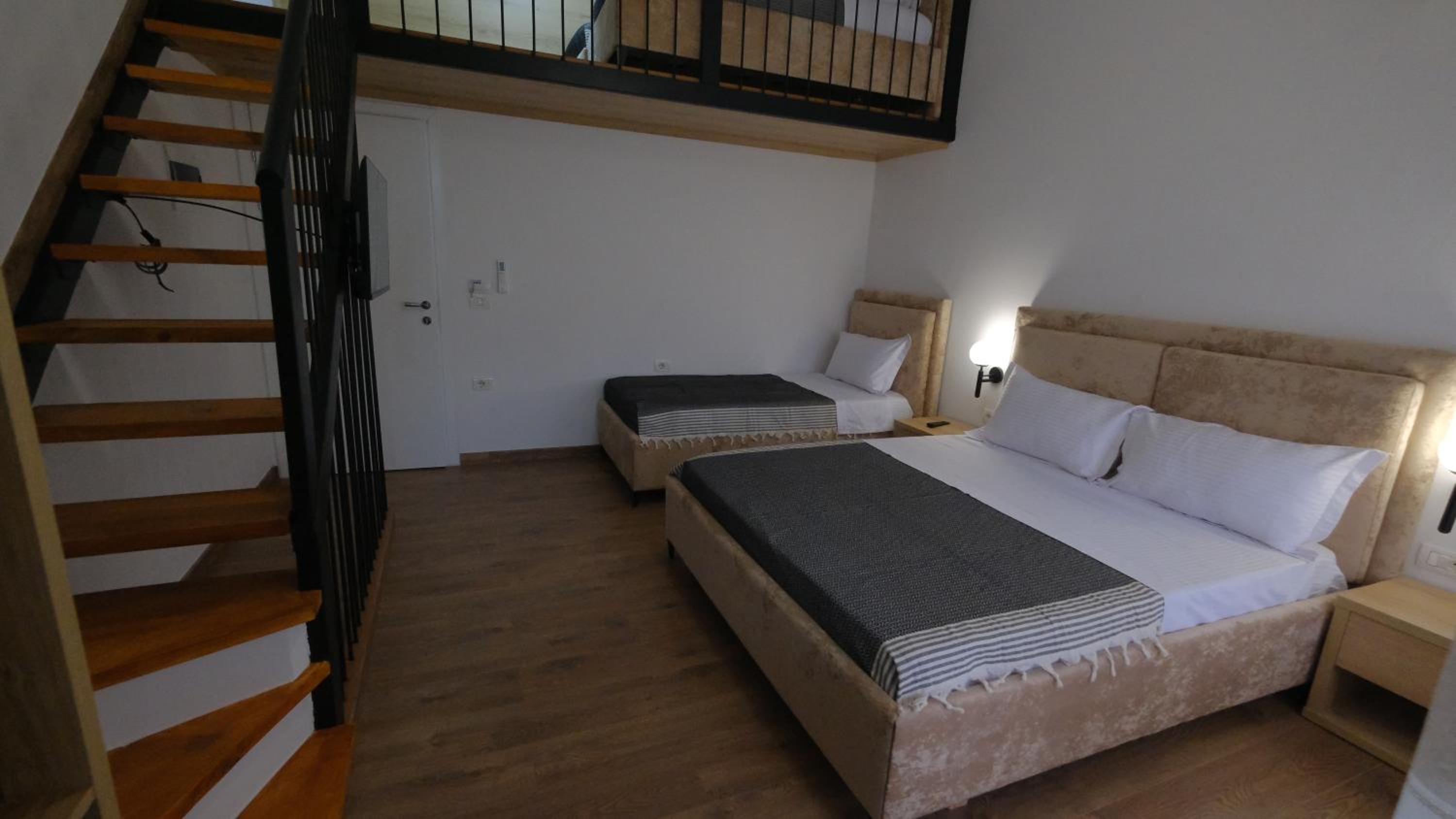 Salillari Guest house & Restaurant
