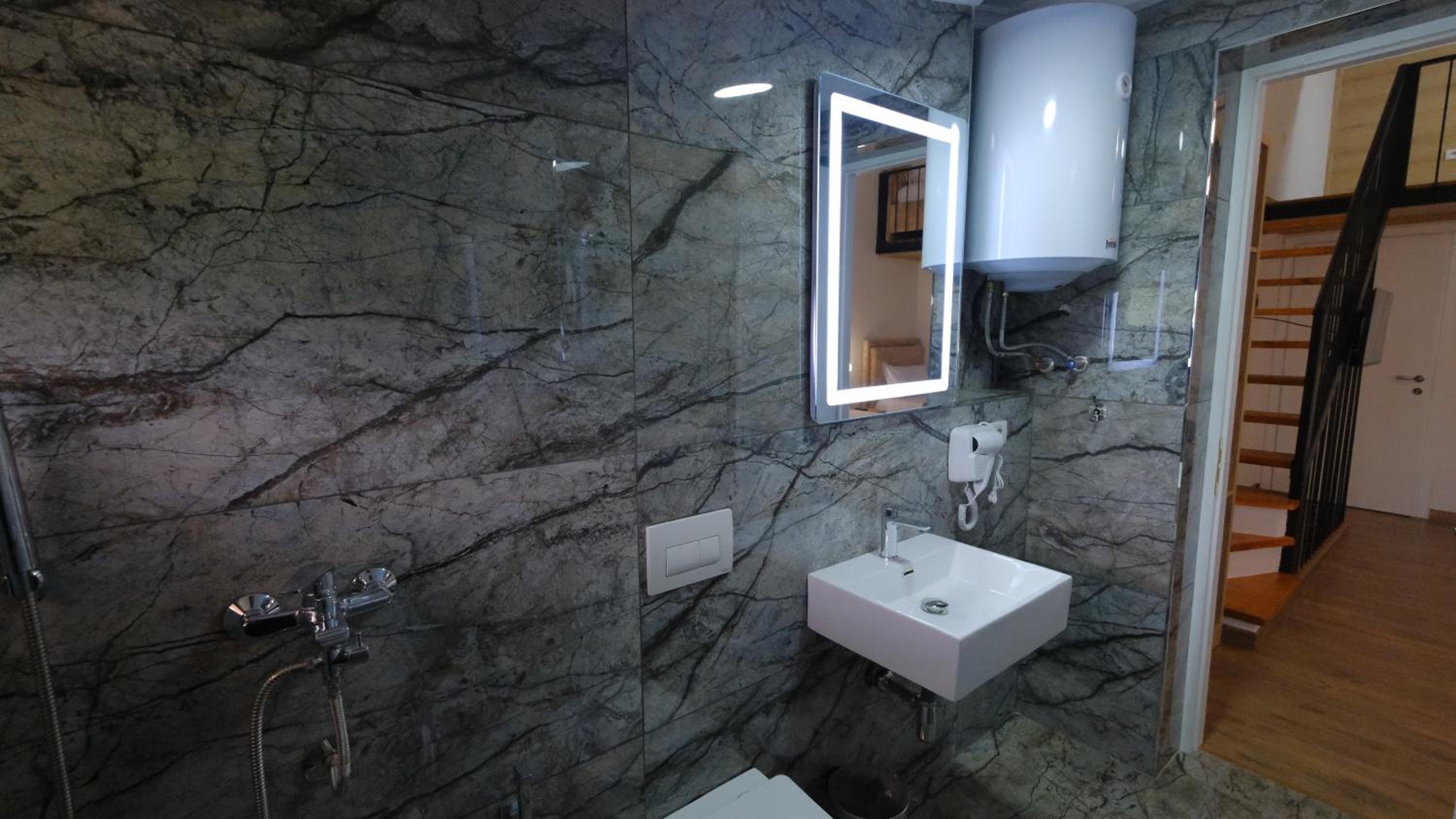 Salillari Guest house & Restaurant