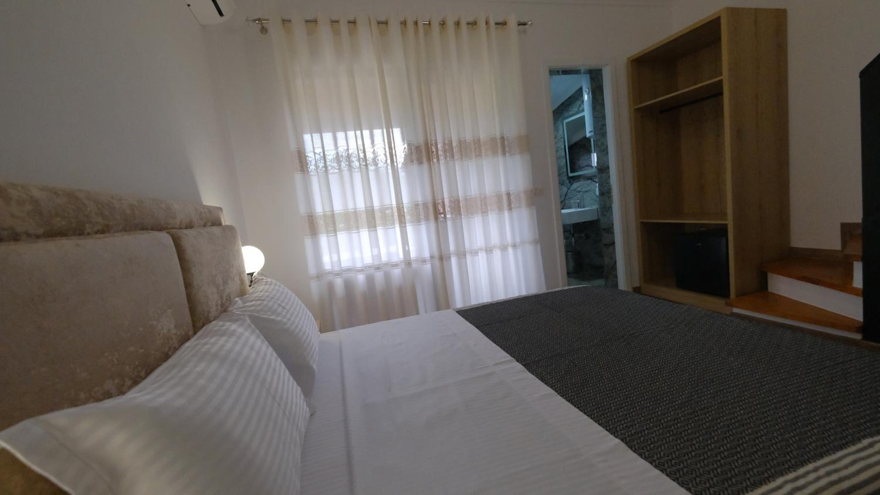 Salillari Guest house & Restaurant