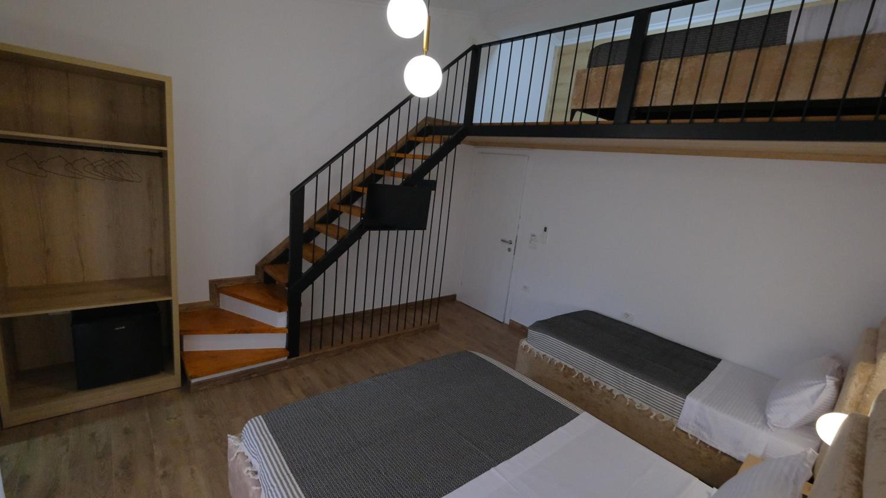 Salillari Guest house & Restaurant