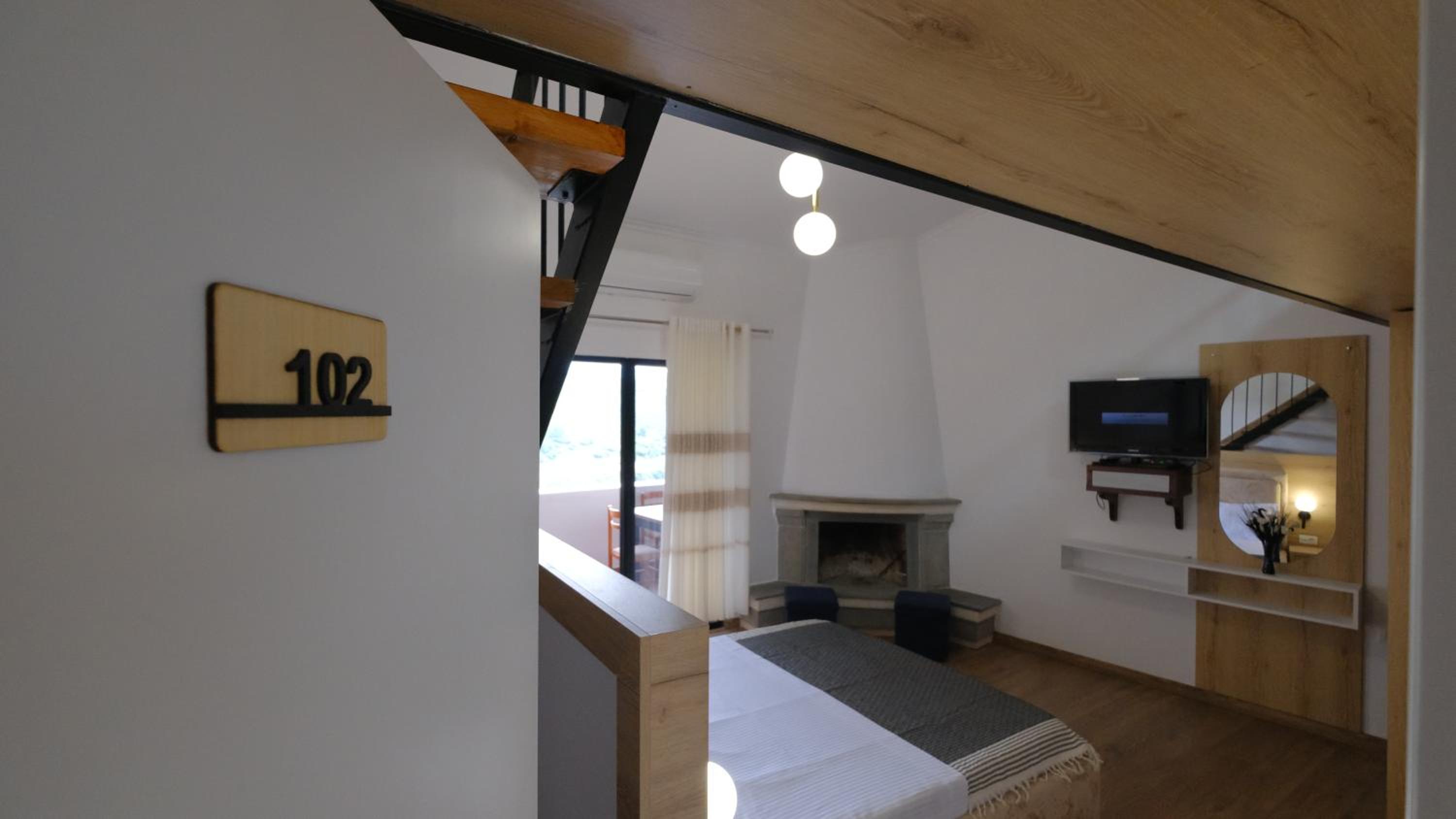 Salillari Guest house & Restaurant