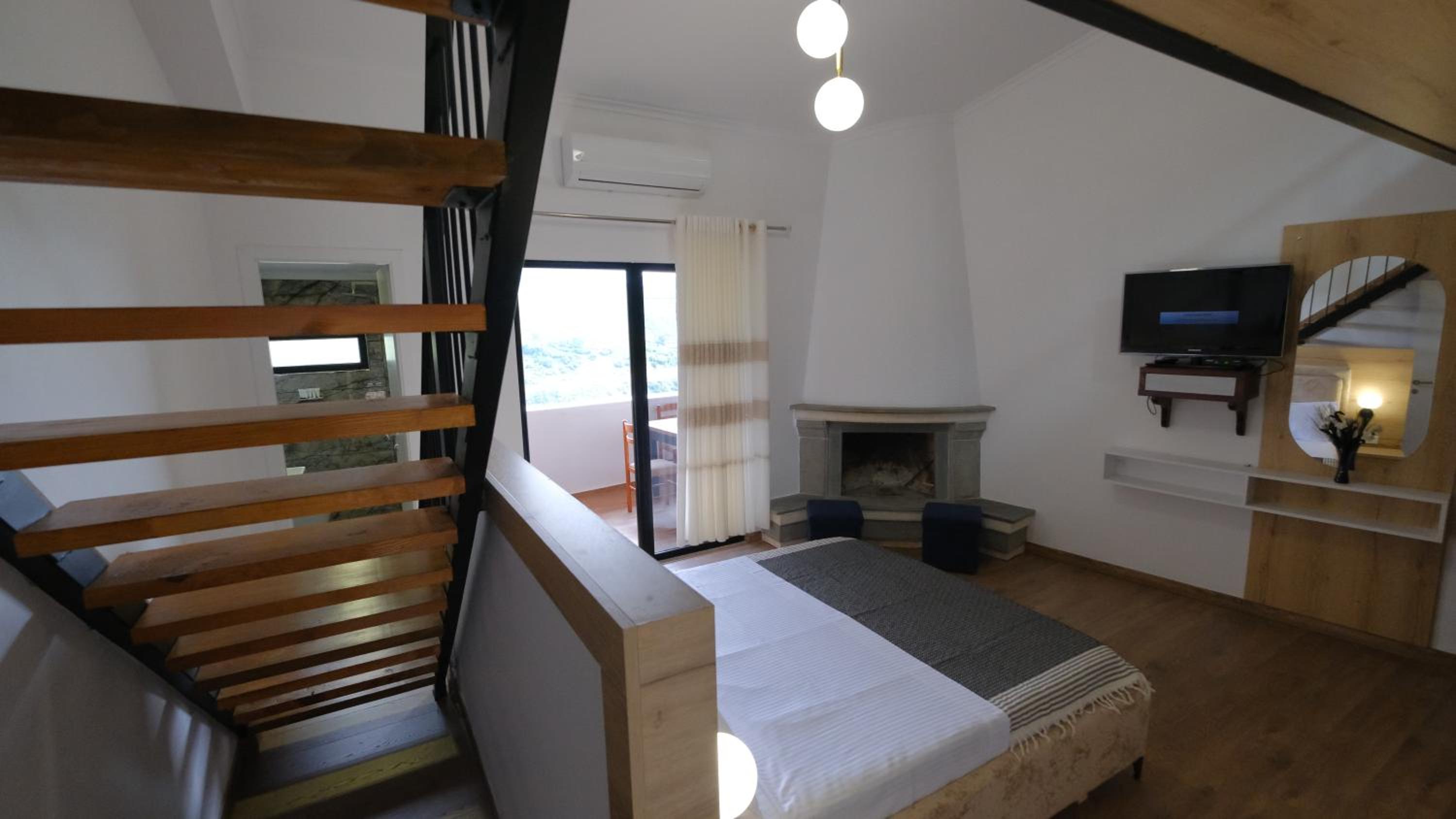 Salillari Guest house & Restaurant