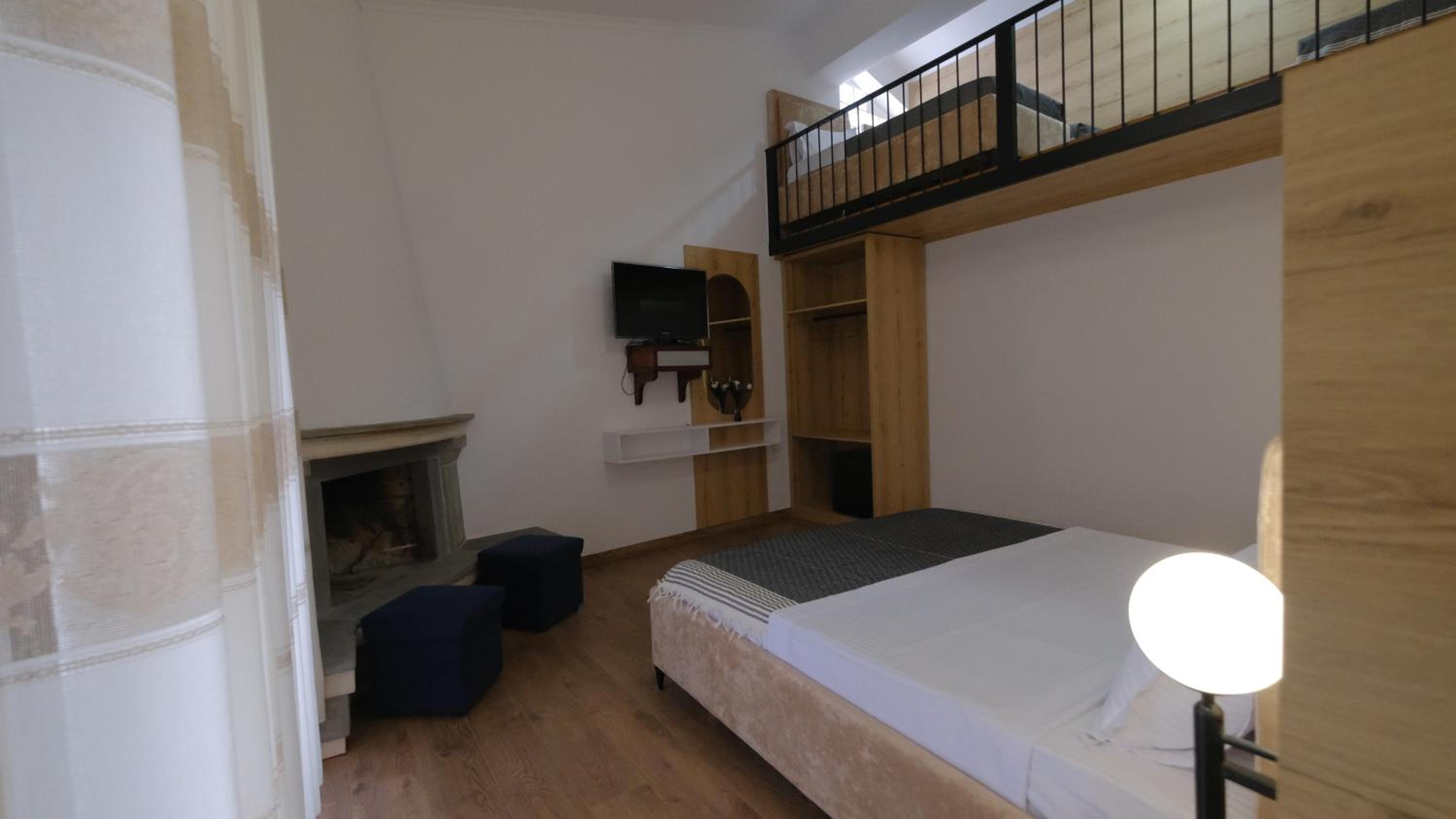 Salillari Guest house & Restaurant