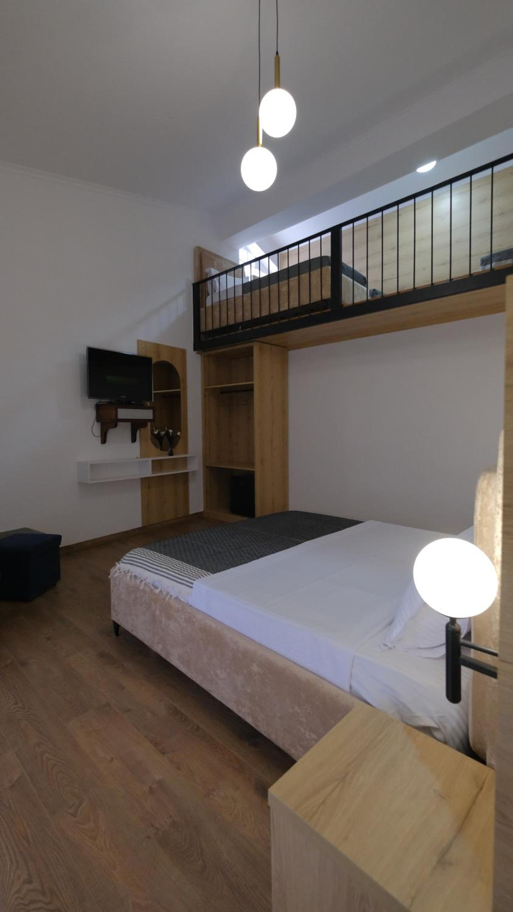 Salillari Guest house & Restaurant