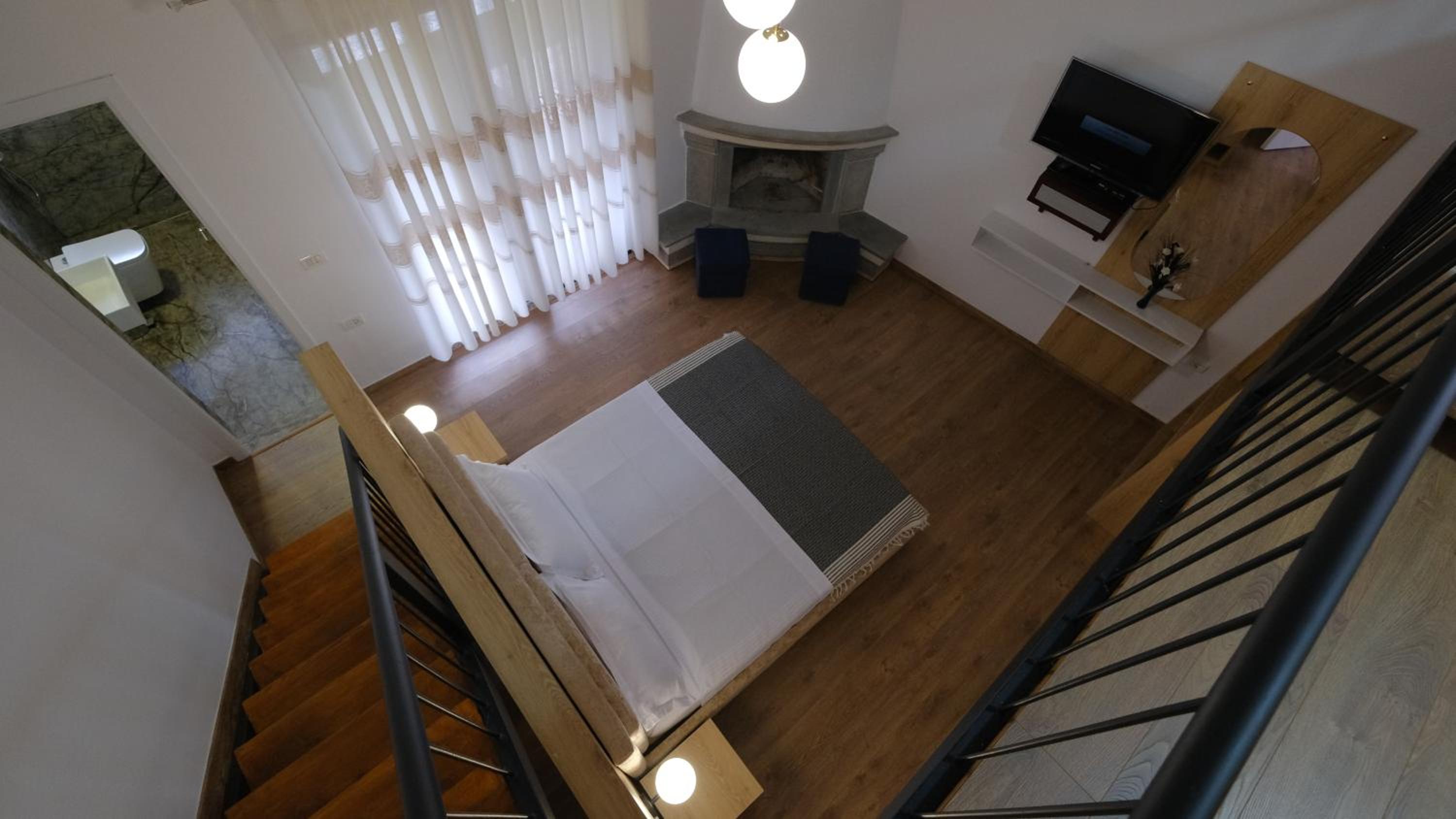Salillari Guest house & Restaurant
