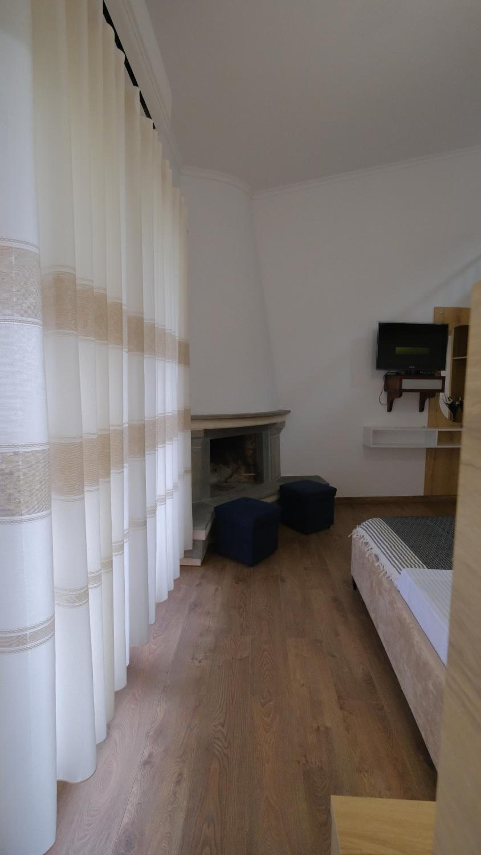 Salillari Guest house & Restaurant