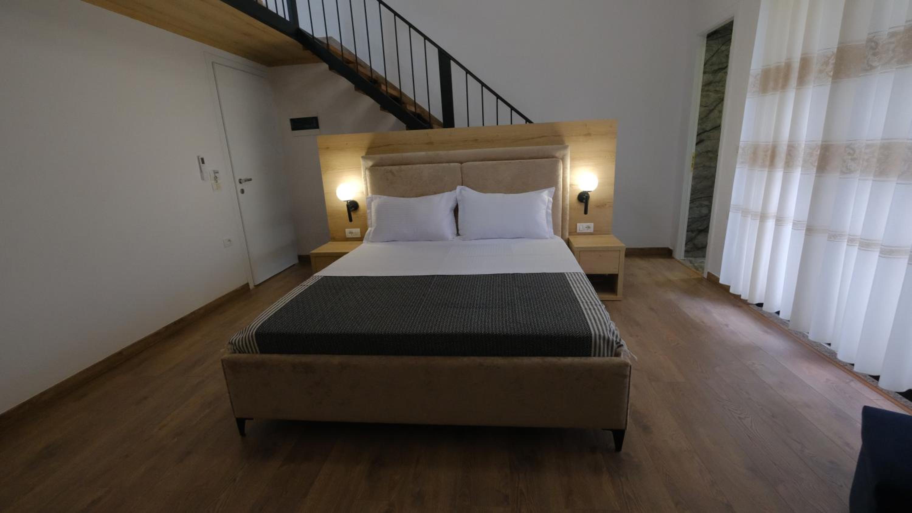 Salillari Guest house & Restaurant