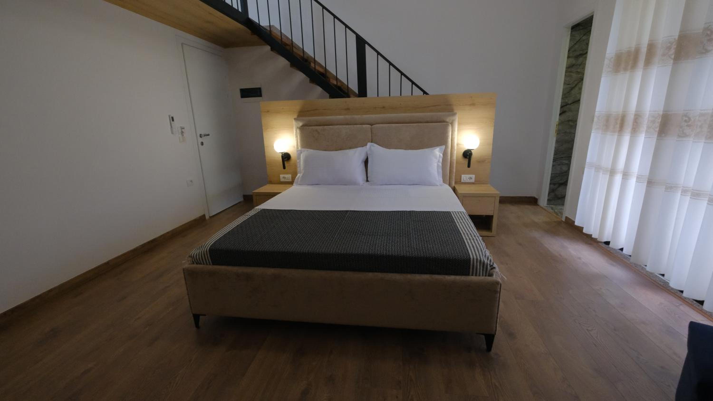 Salillari Guest house & Restaurant