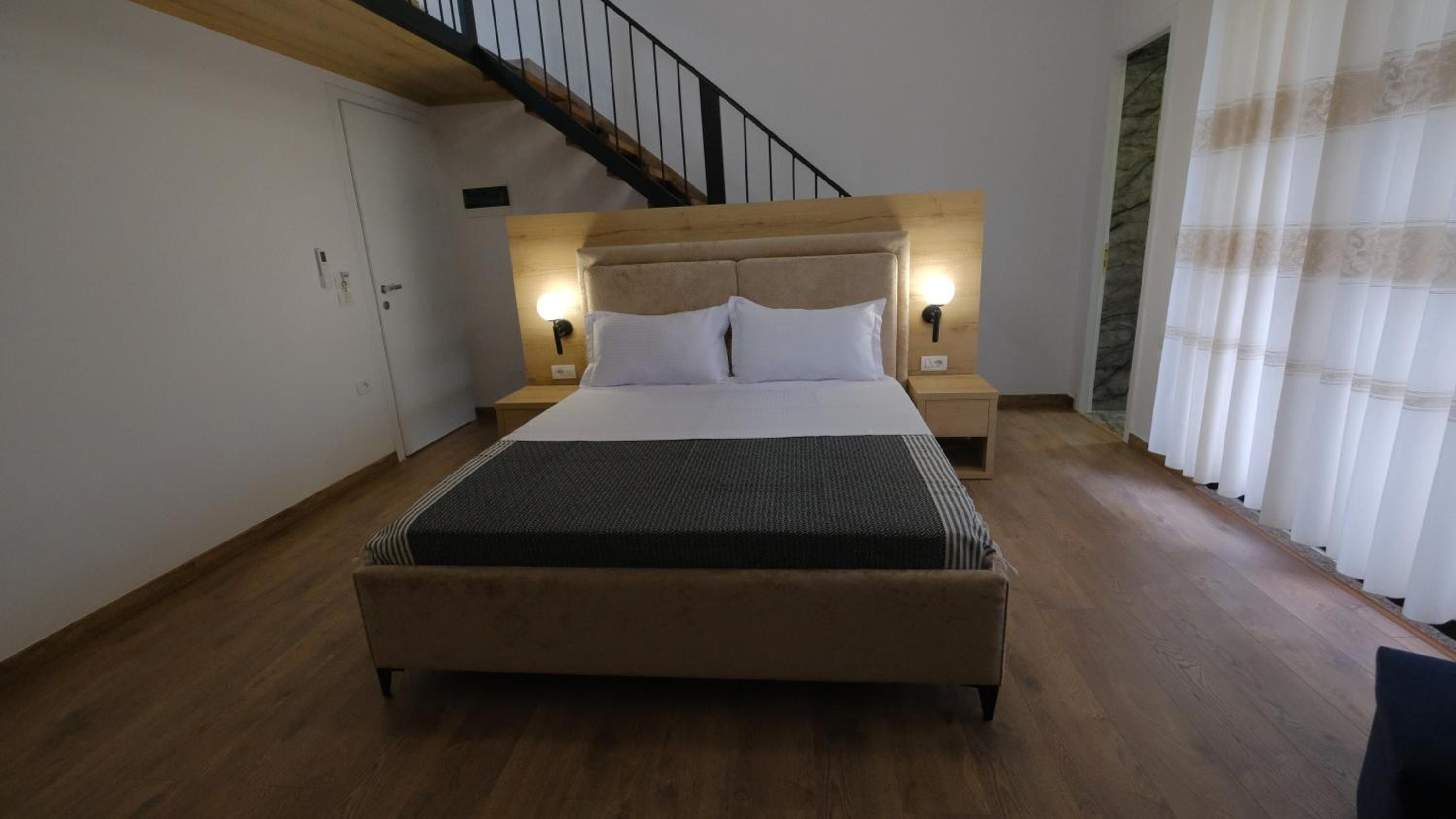 Salillari Guest house & Restaurant