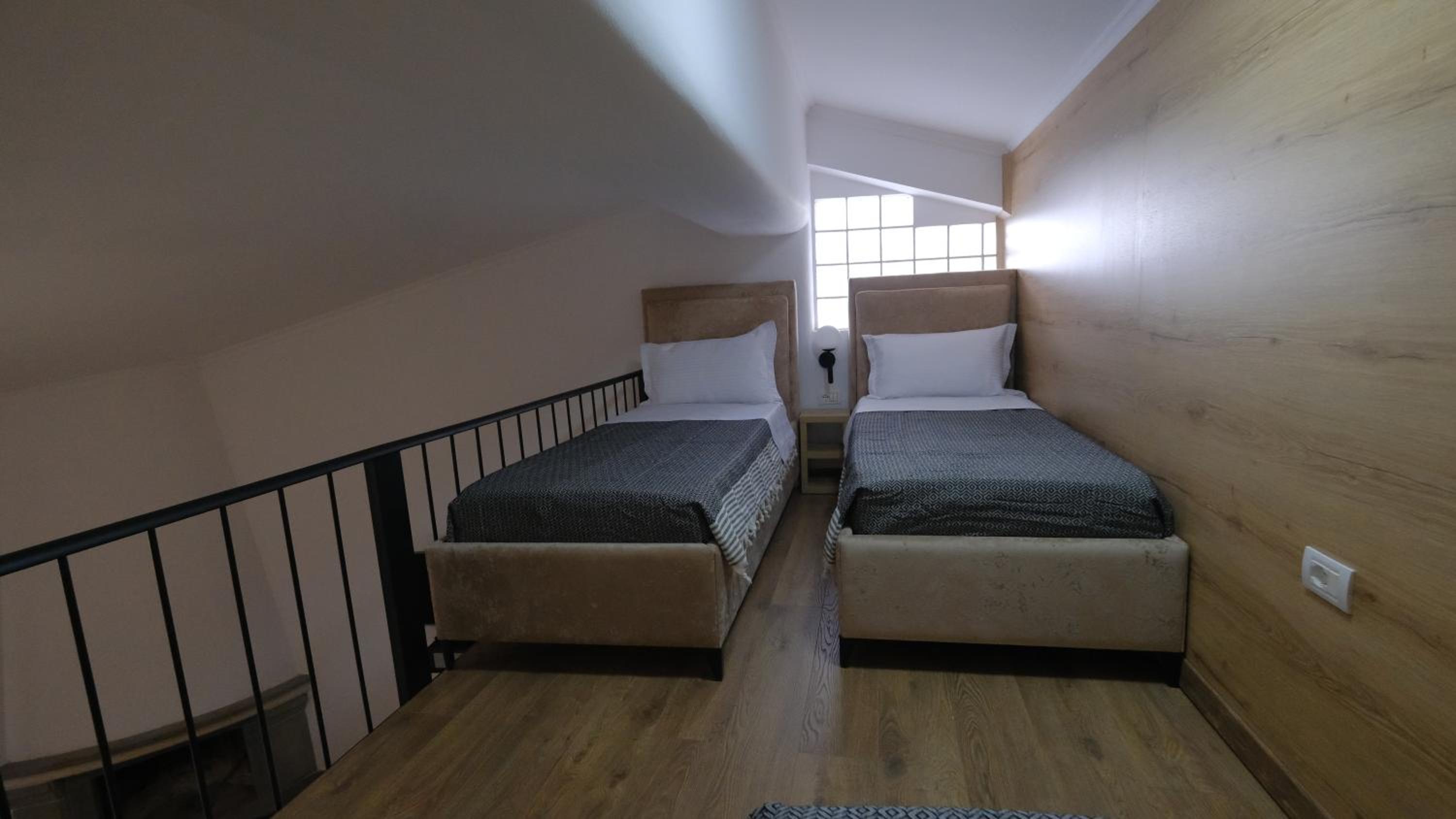 Salillari Guest house & Restaurant