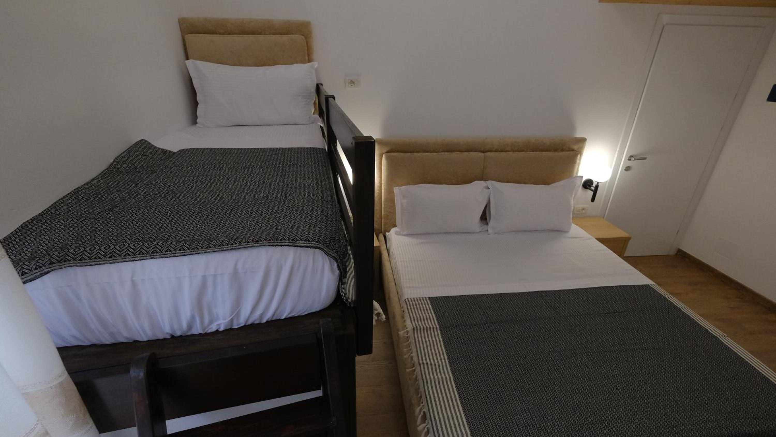 Salillari Guest house & Restaurant