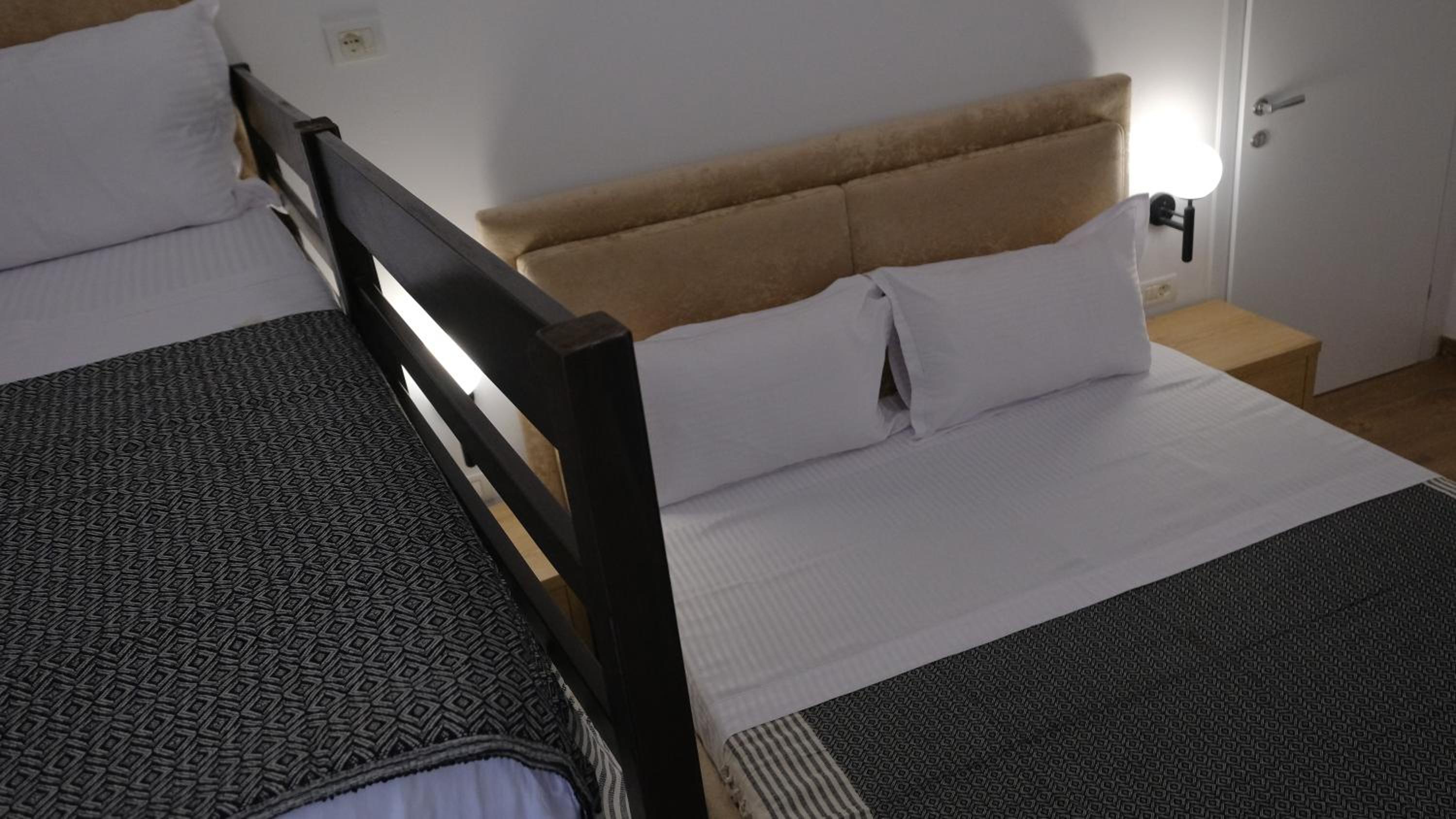 Salillari Guest house & Restaurant