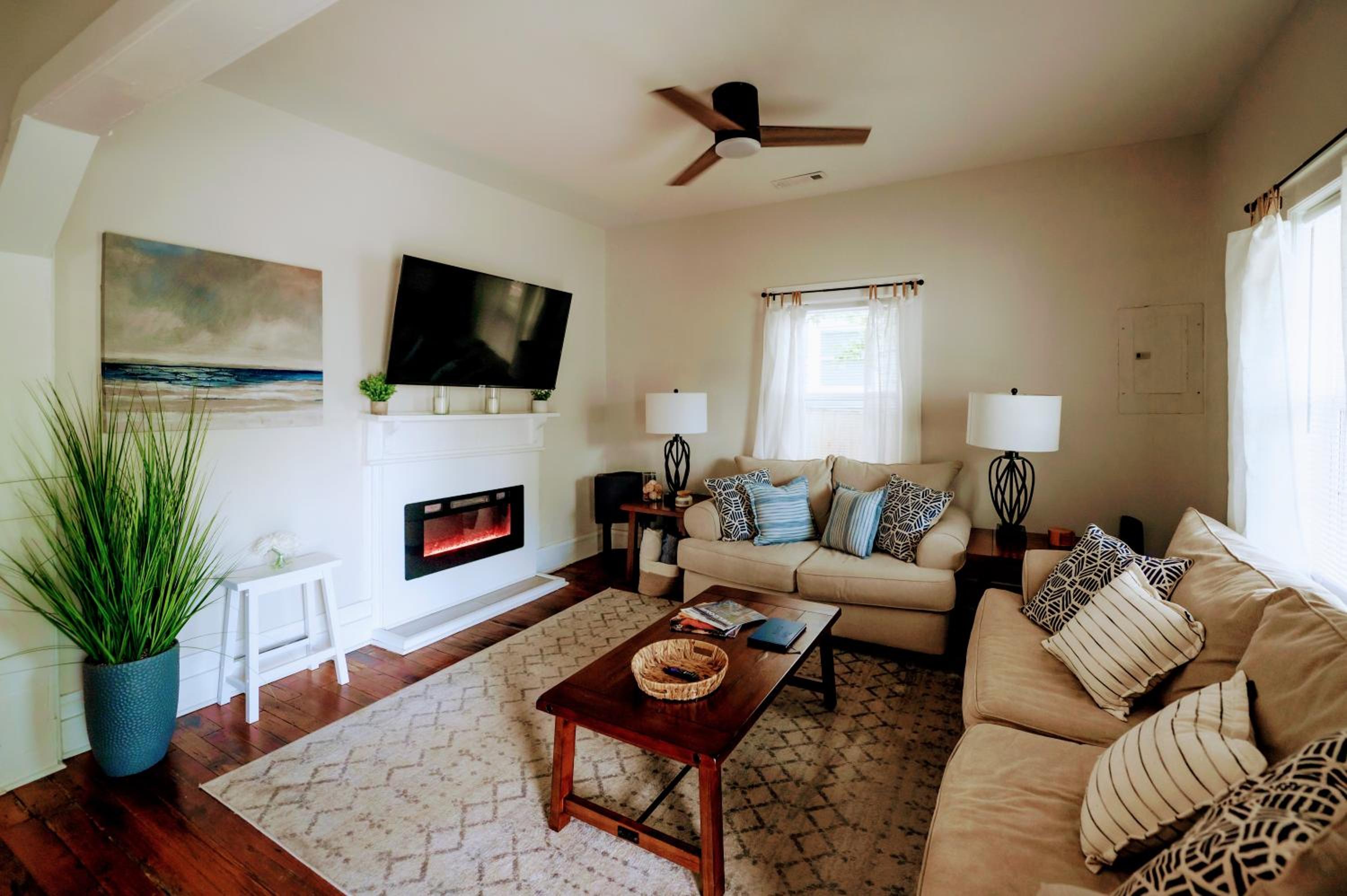 Bluewater Downtown Cottage view 3