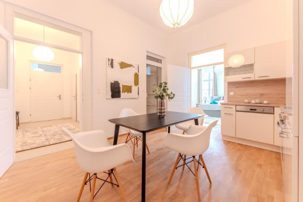 Deluxe Apartments near the center