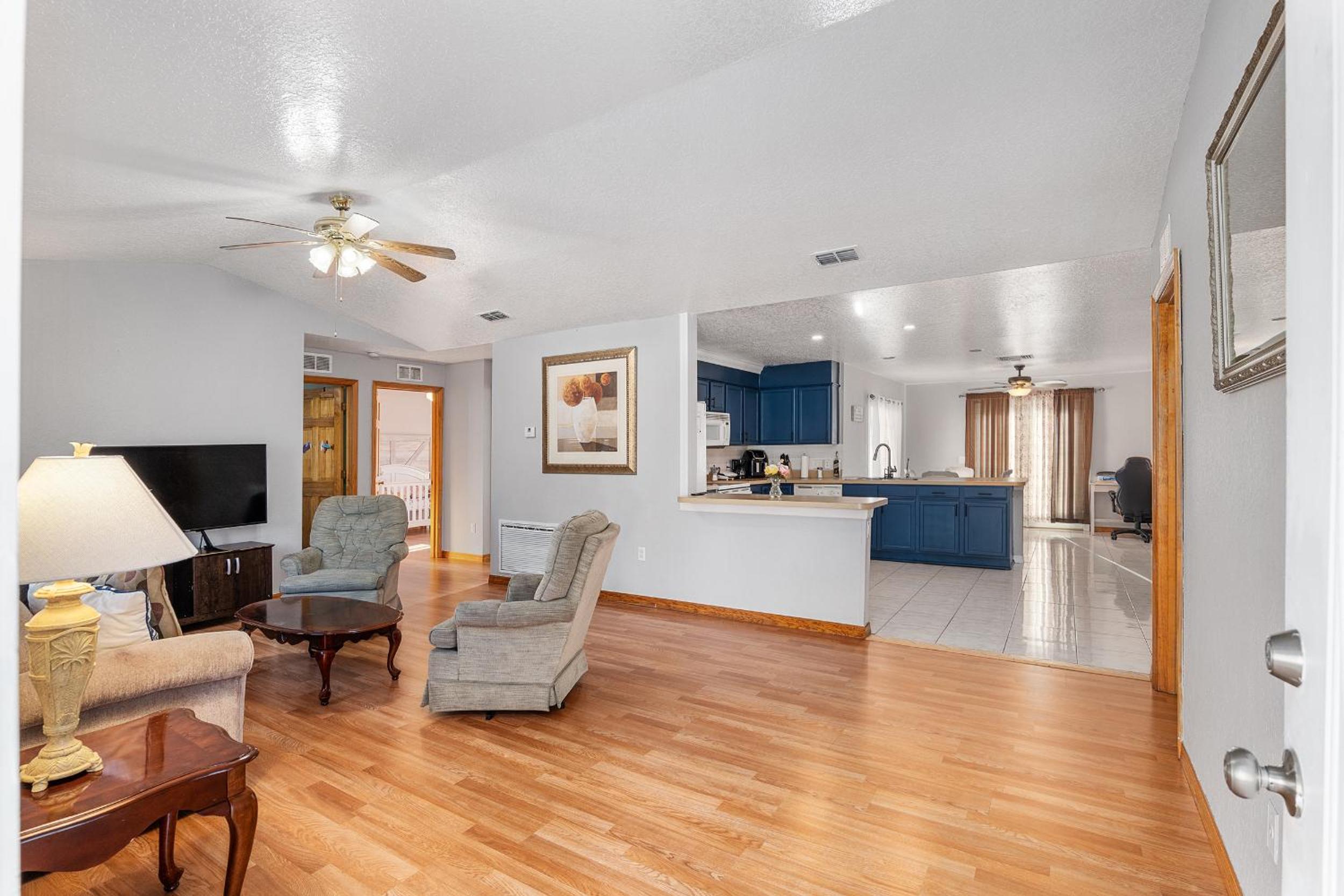 Bright, comfy, economy 3 bedroom 2 bathroom home view 5