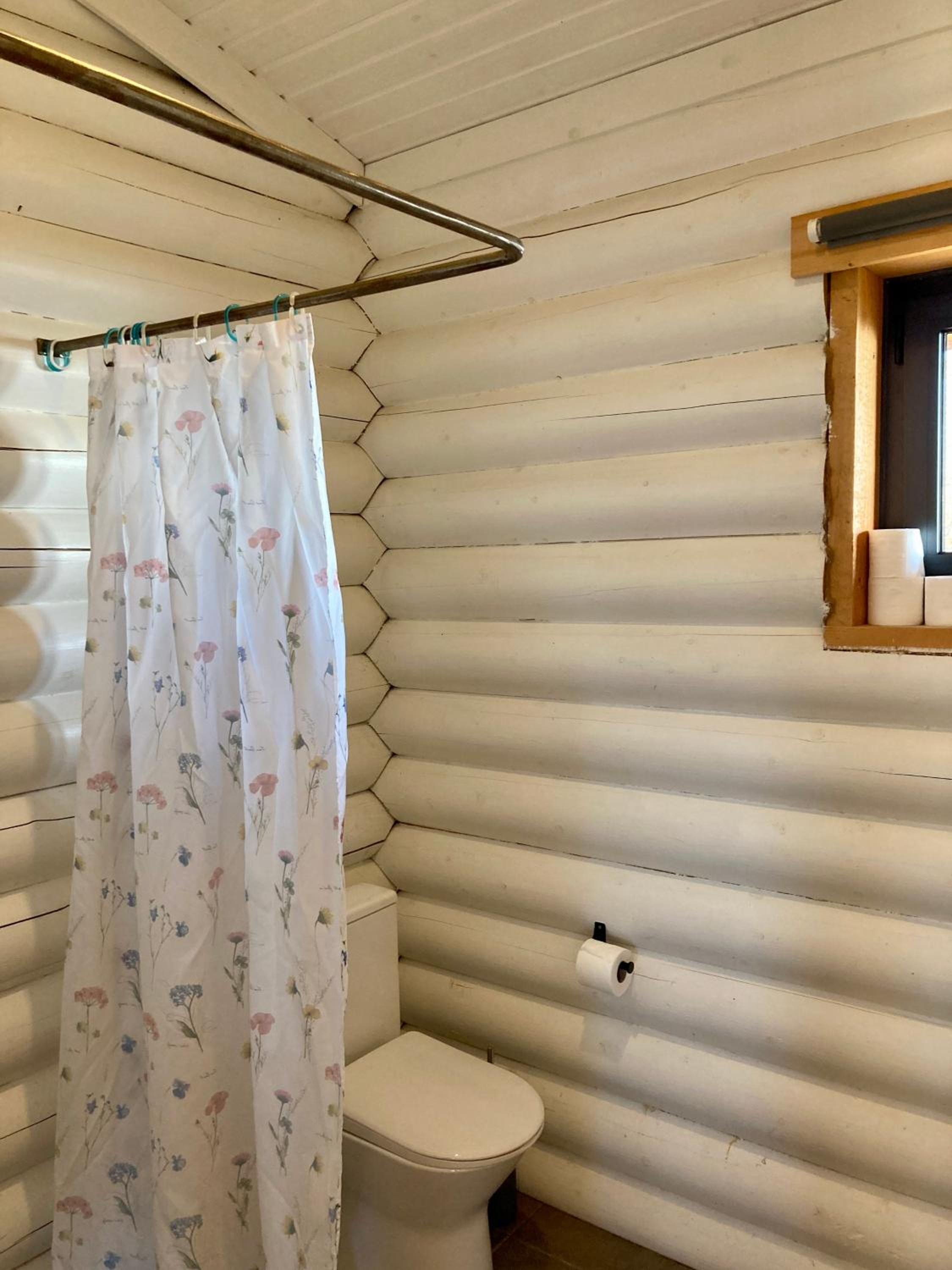 Mountain Log Cabin O Garrano view 5