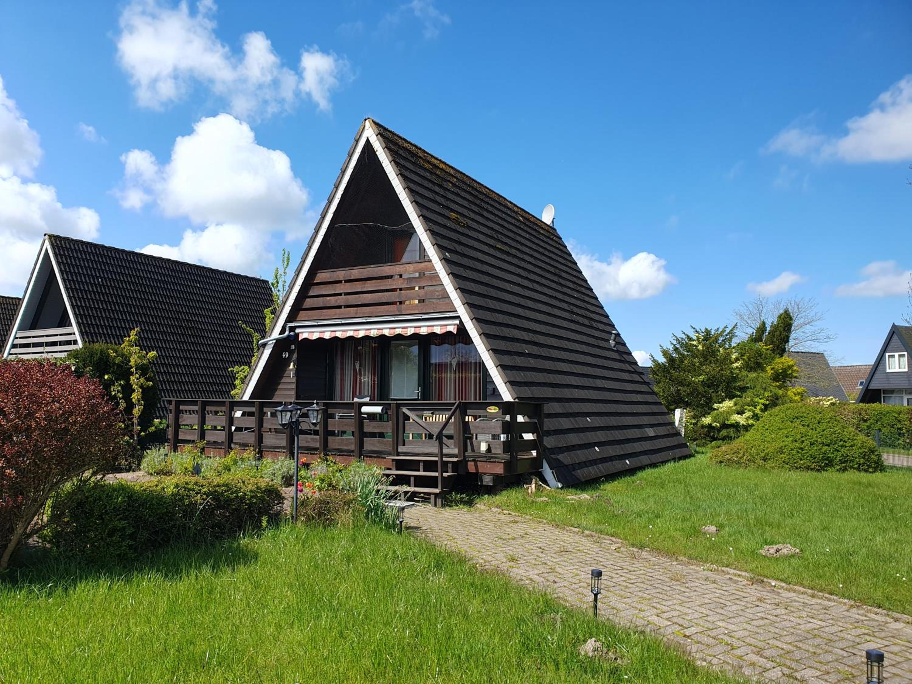 Nurdachhaus EIN HAUS AM DEICH
