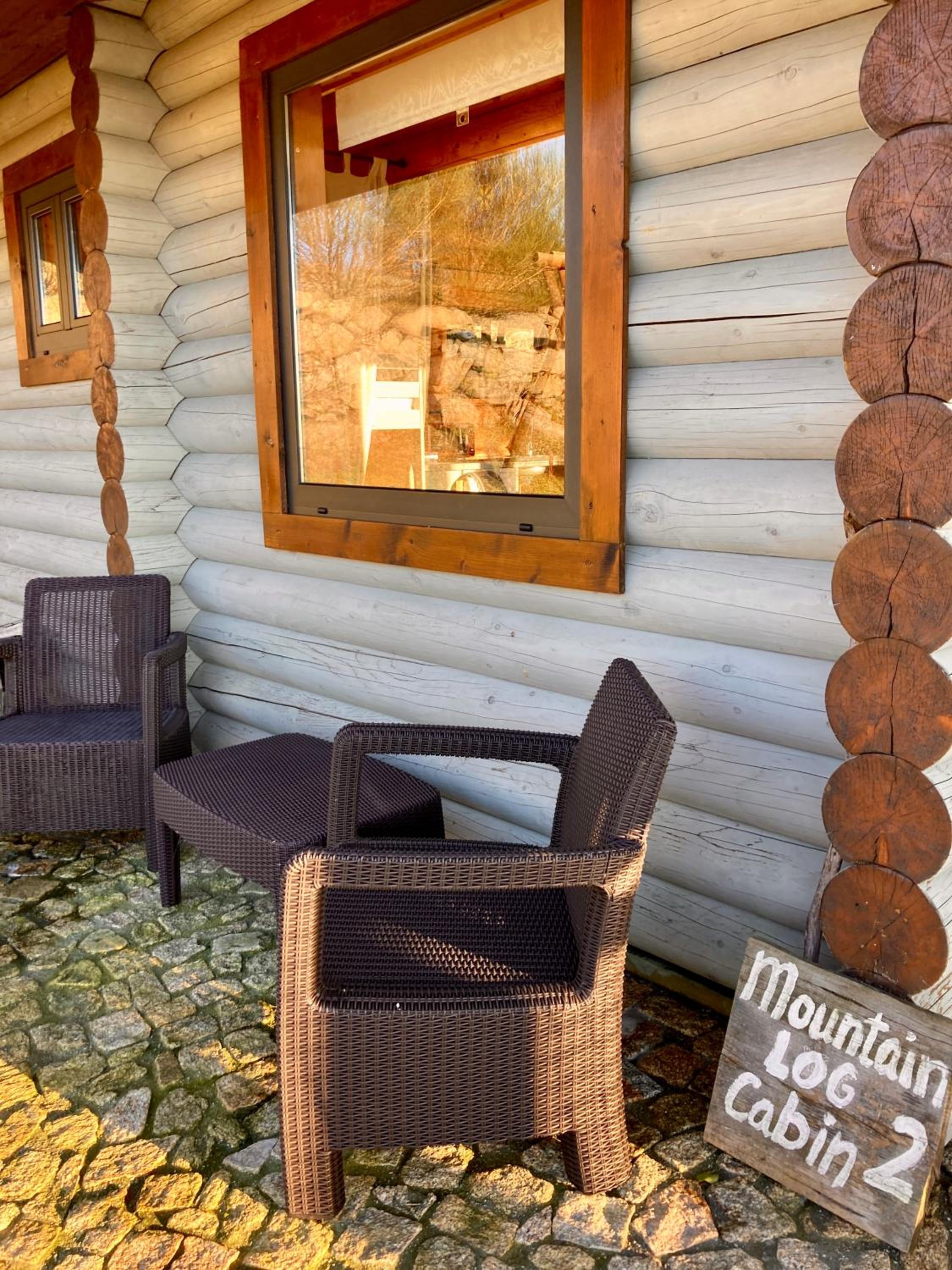 Mountain Log Cabin O Garrano view 4