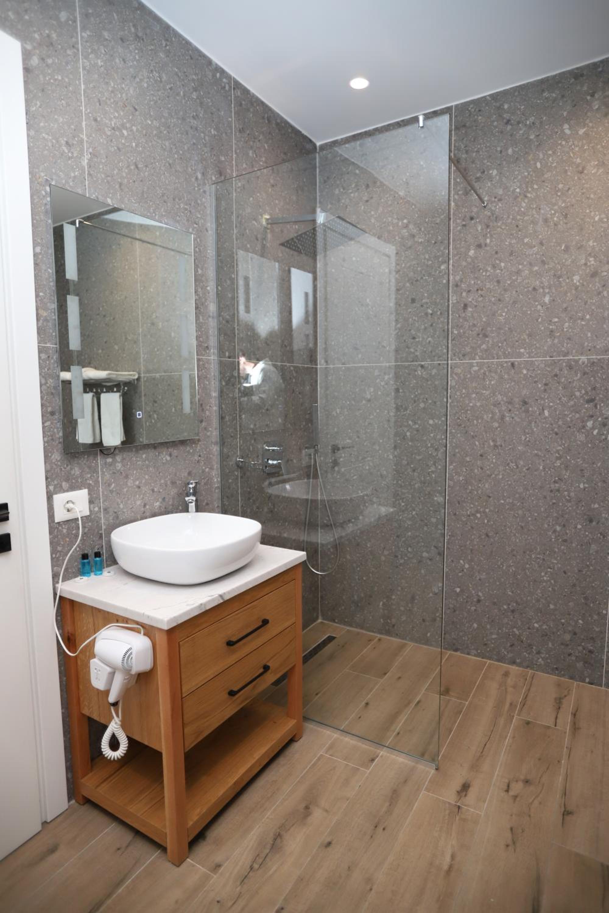 J&D Rooms Korce