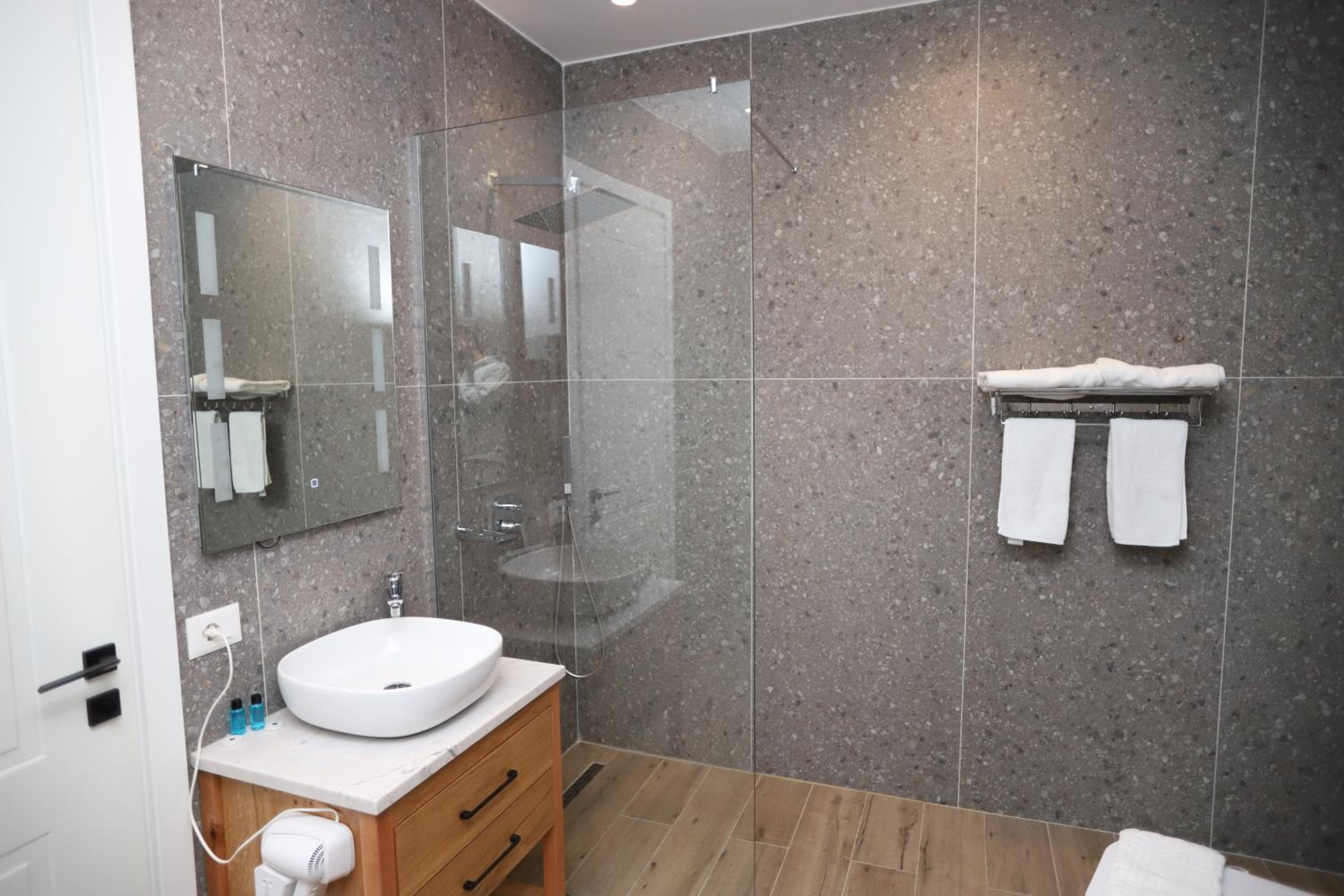J&D Rooms Korce