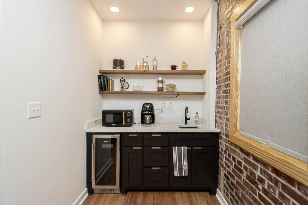 Heart of Downtown, Steps to Bathhouses & Restaurants, Room # 102, photo 21