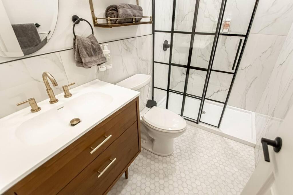 Heart of Downtown, Steps to Bathhouses & Restaurants, Room # 102
