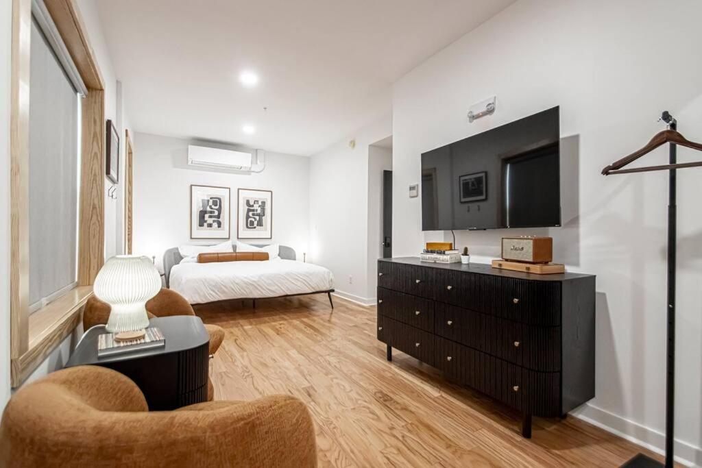 Heart of Downtown, Steps to Bathhouses & Restaurants, Room # 102, photo 13