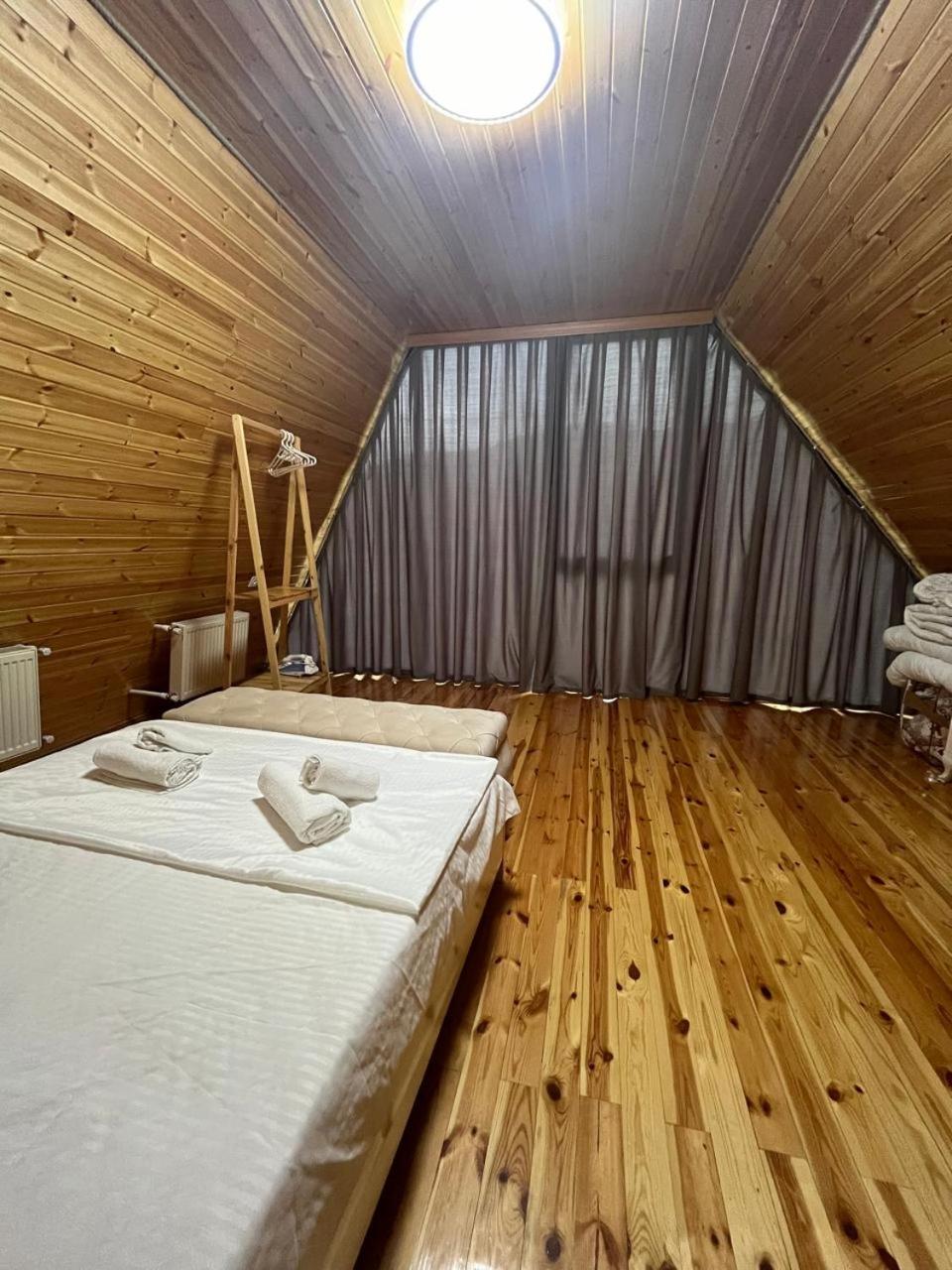 İndoor Hot Pool Mountain View Chalet