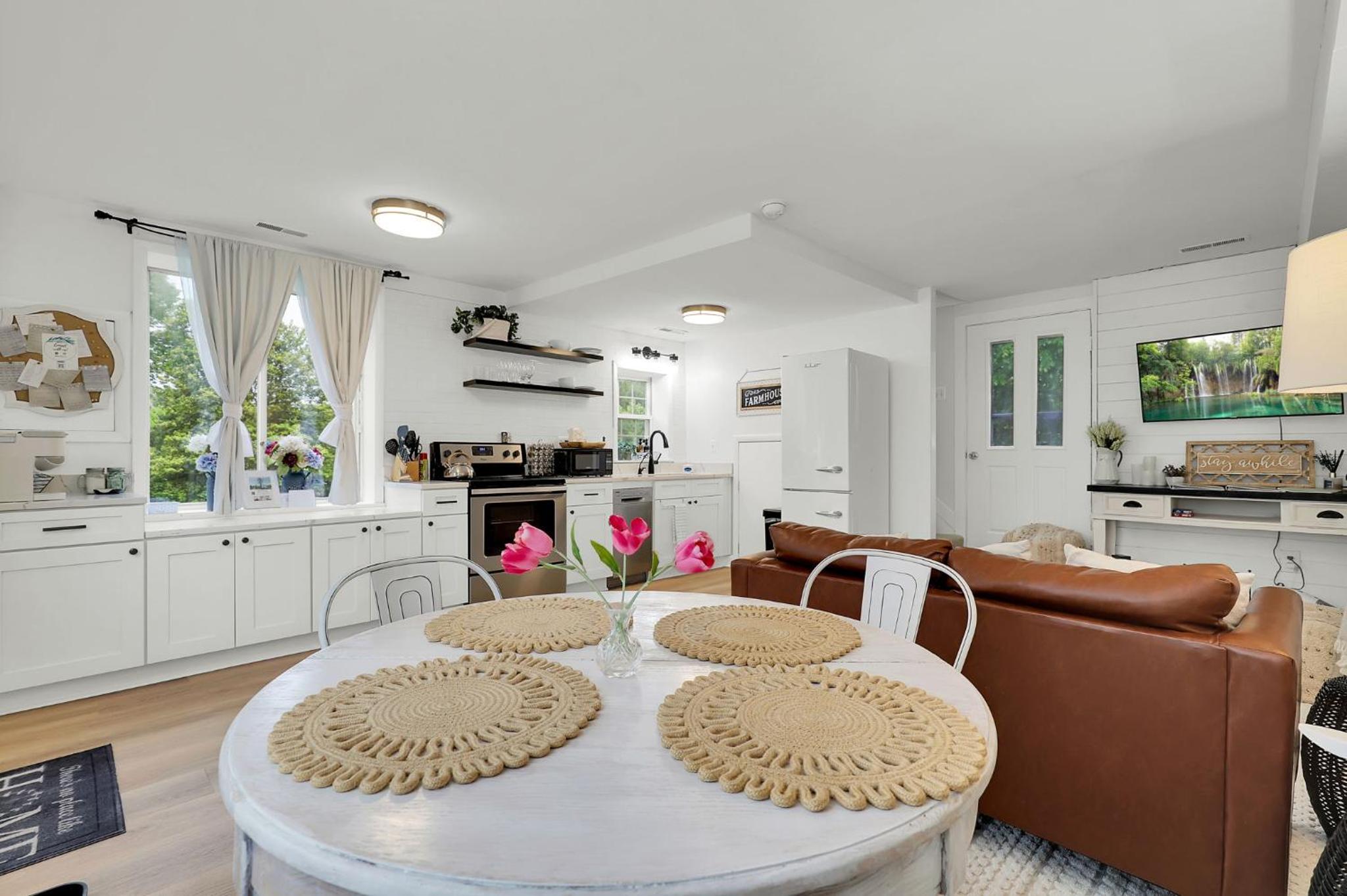 Cottage Escape in Virginia Wine Country - Property Image 20