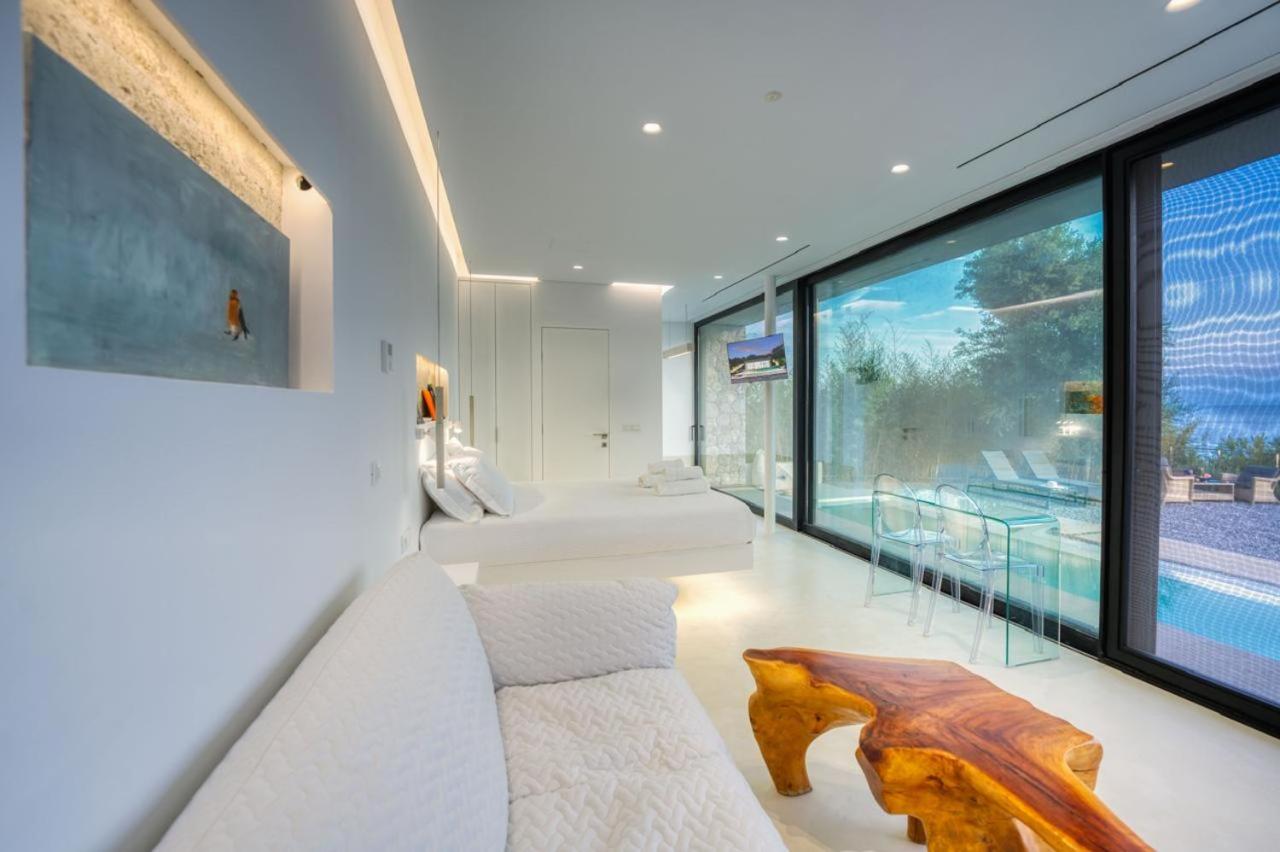 Rouvelas Waterfront Nest