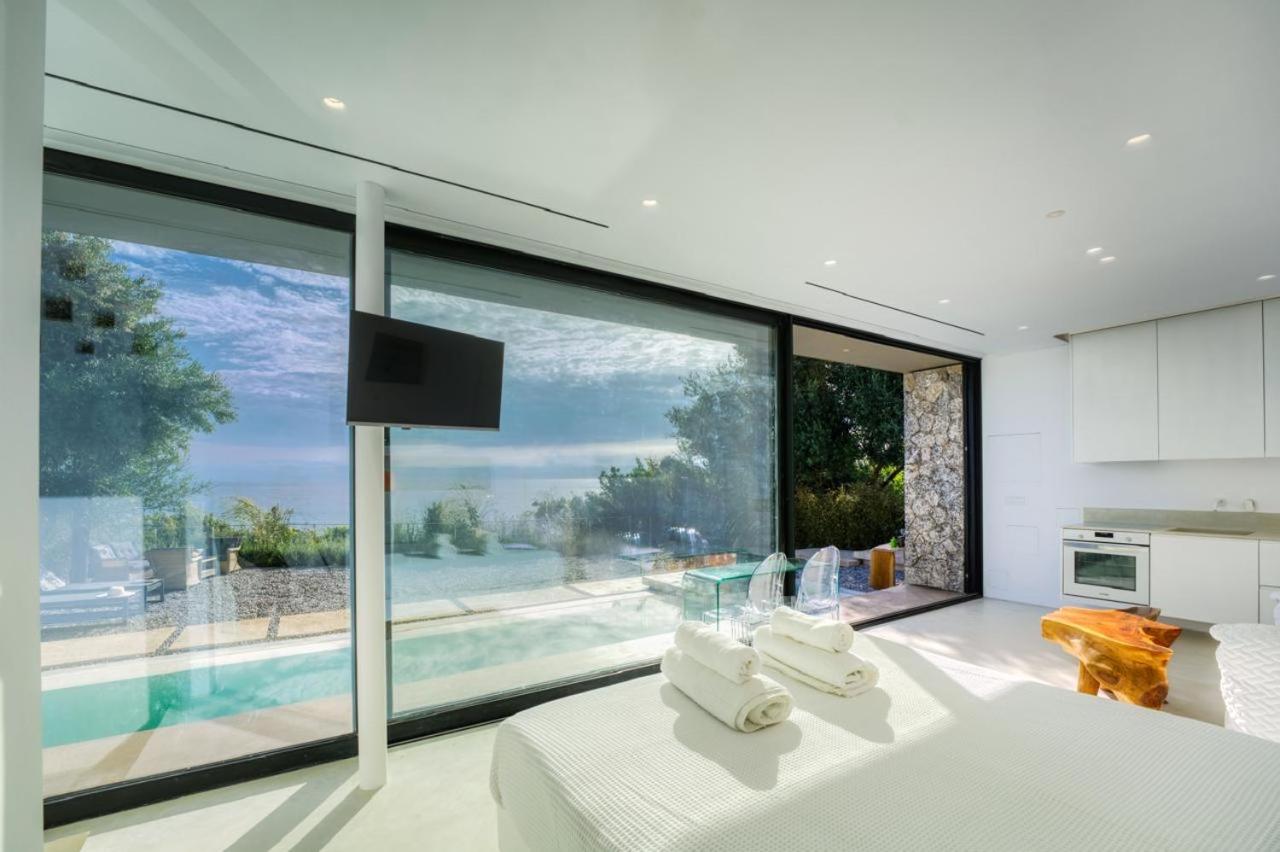 Rouvelas Waterfront Nest