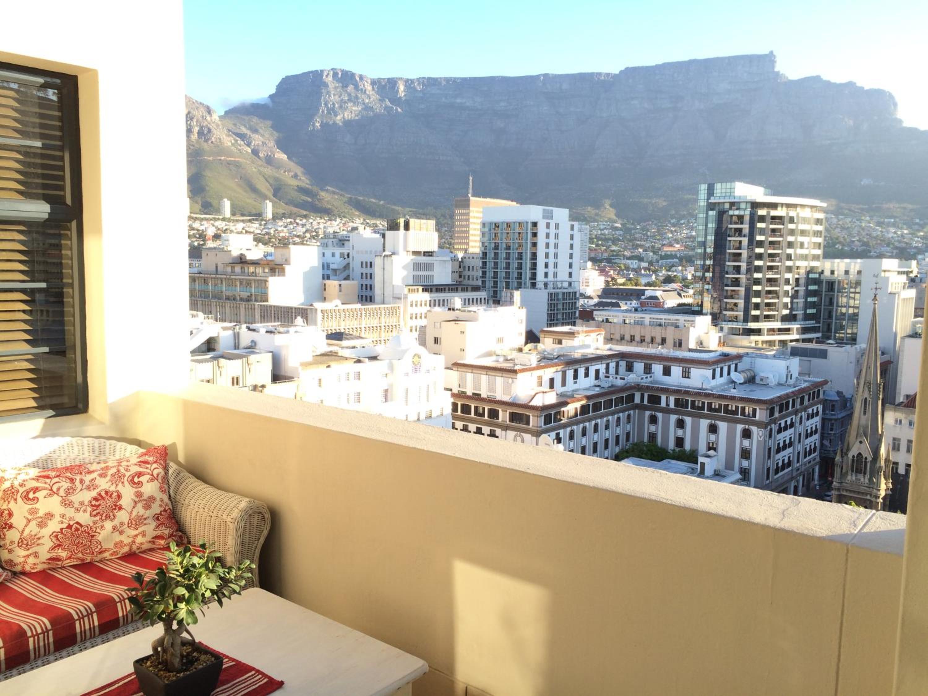 Apt 67 Long Street no loadshedding
