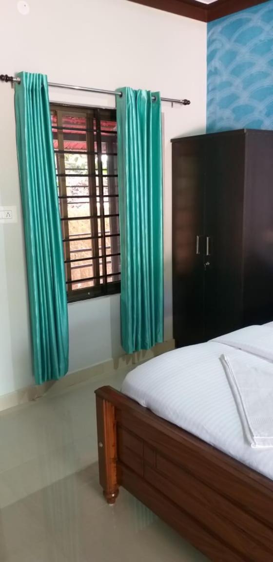 Campfire Haven: A Coffee Plantation Retreat view 2