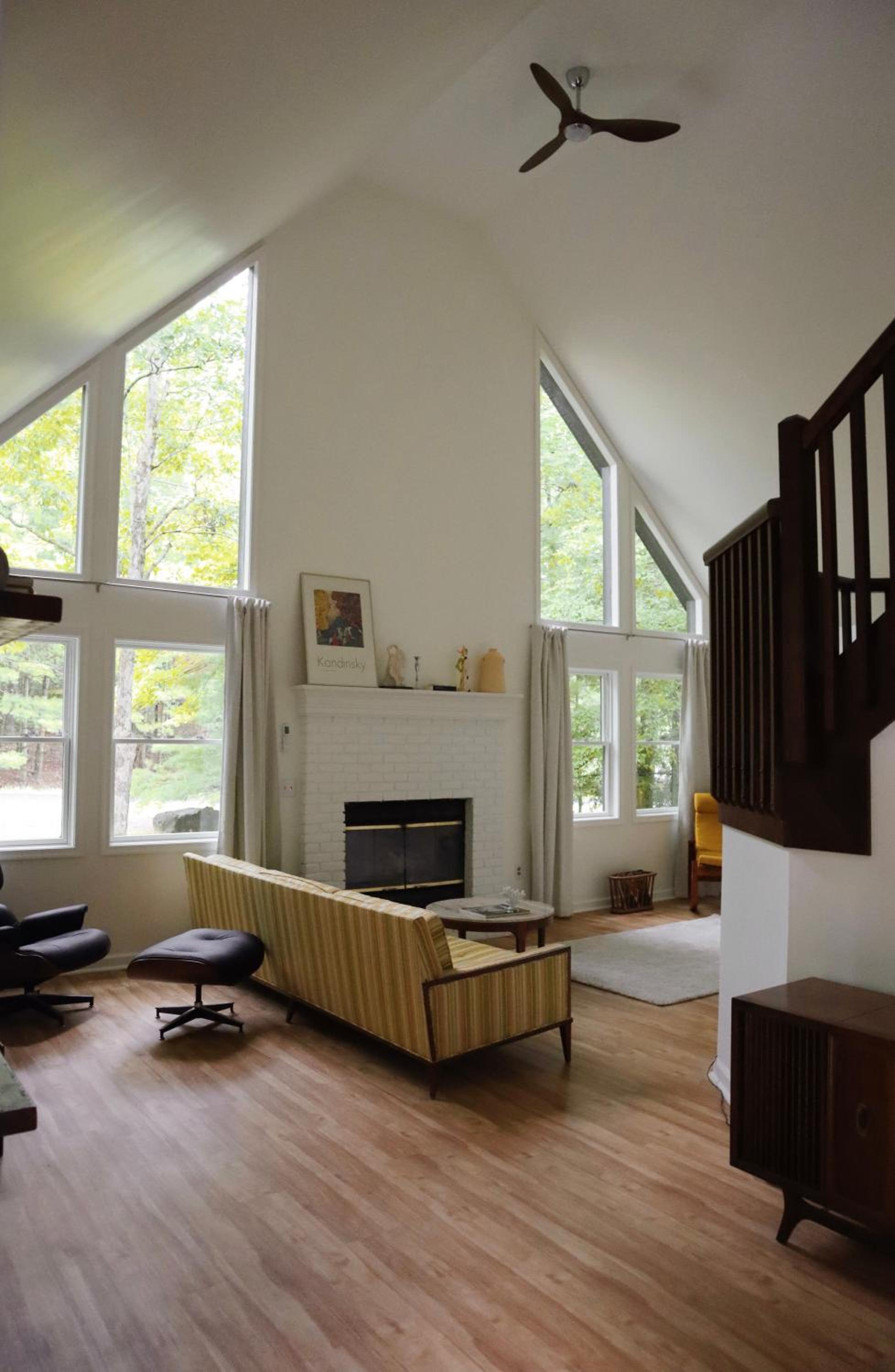 Temi Rooms in Poconos - Modern Chalet view 2