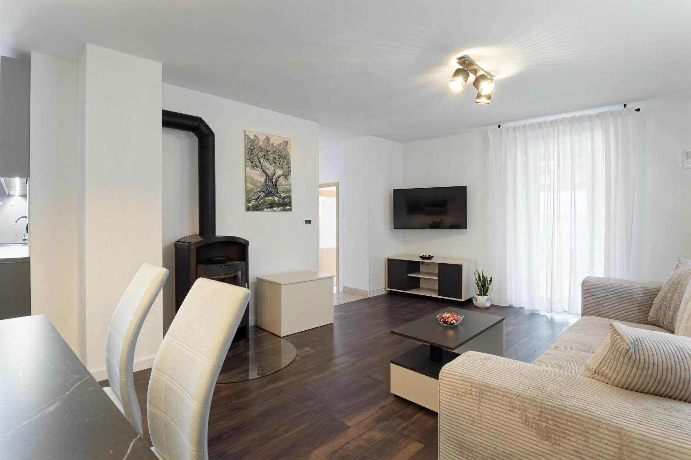 Apartment Larissa by Rent Istria view 3