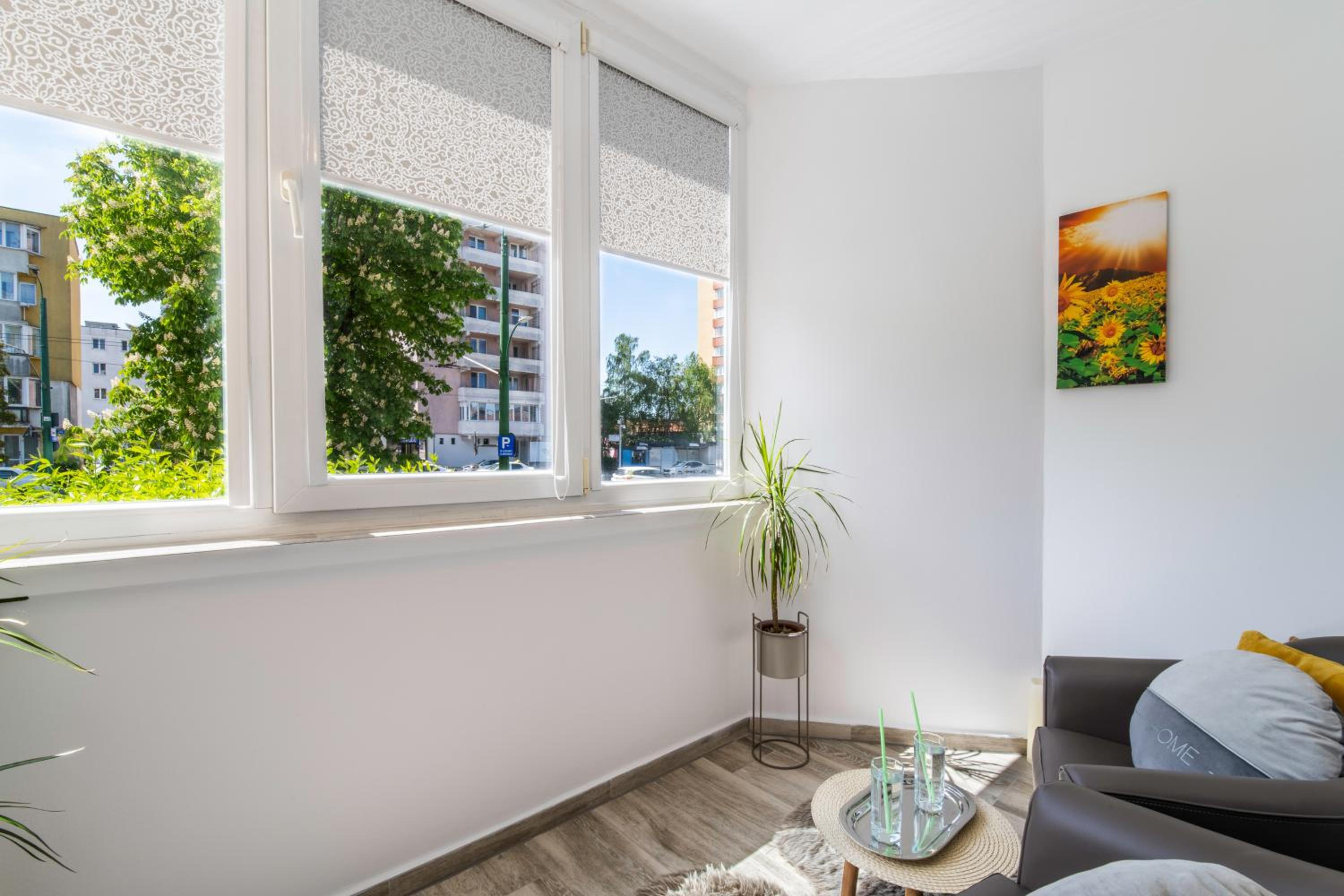 Springhome - Cozy Apartment with Balcony & Parking view 2