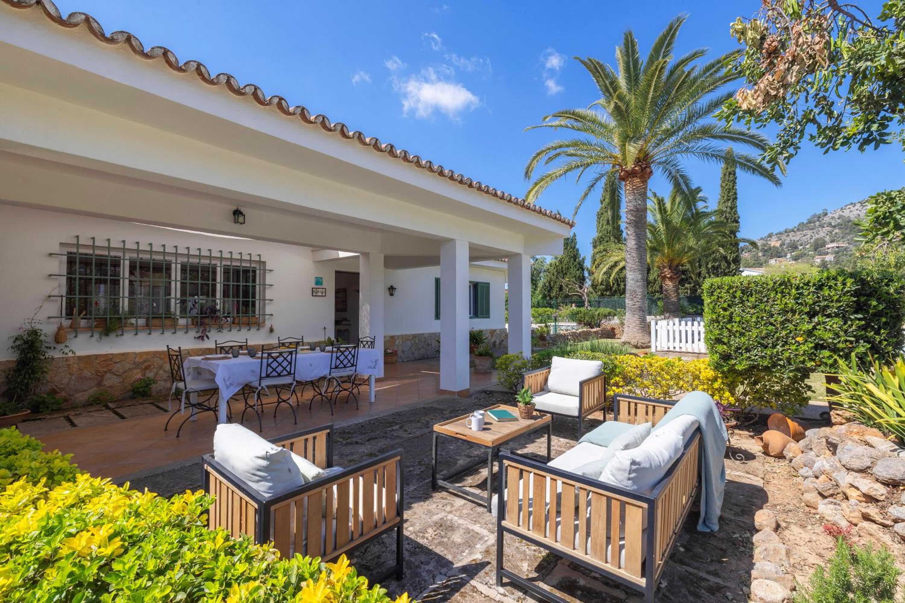 Ideal house for two families with pool and barbecue view 4
