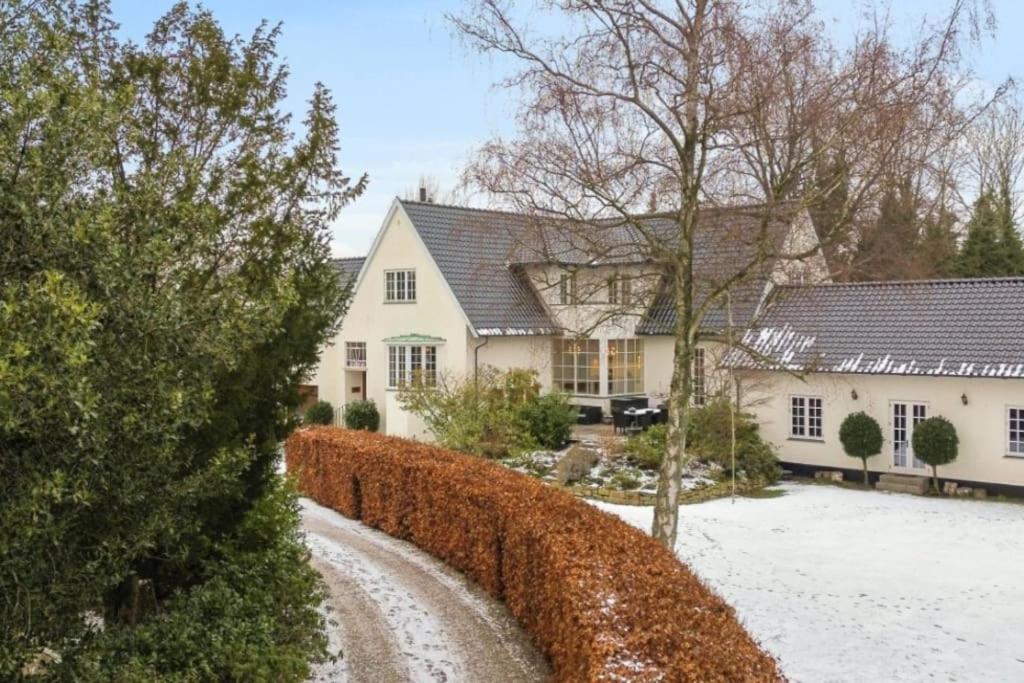 Huge property in Hellerup with a large garden - very close to Copenhagen view 2