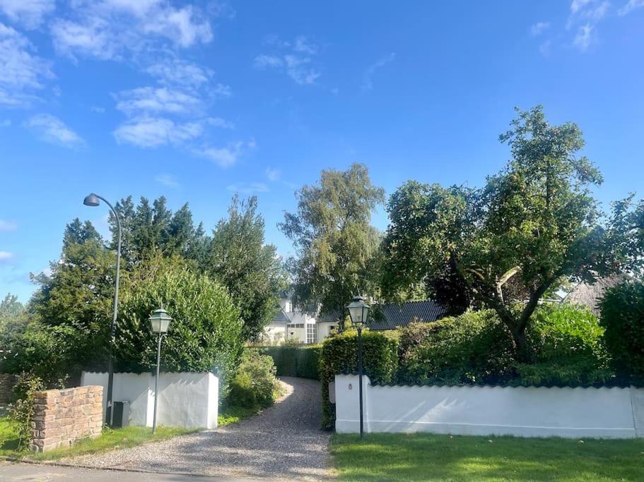 Huge property in Hellerup with a large garden - very close to Copenhagen view 3