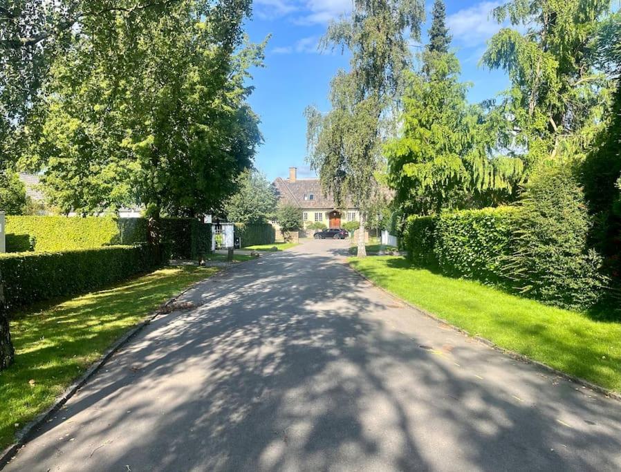 Huge property in Hellerup with a large garden - very close to Copenhagen view 4