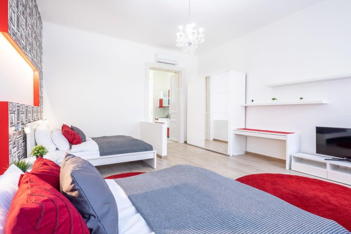 Super central convenient apartment view 2